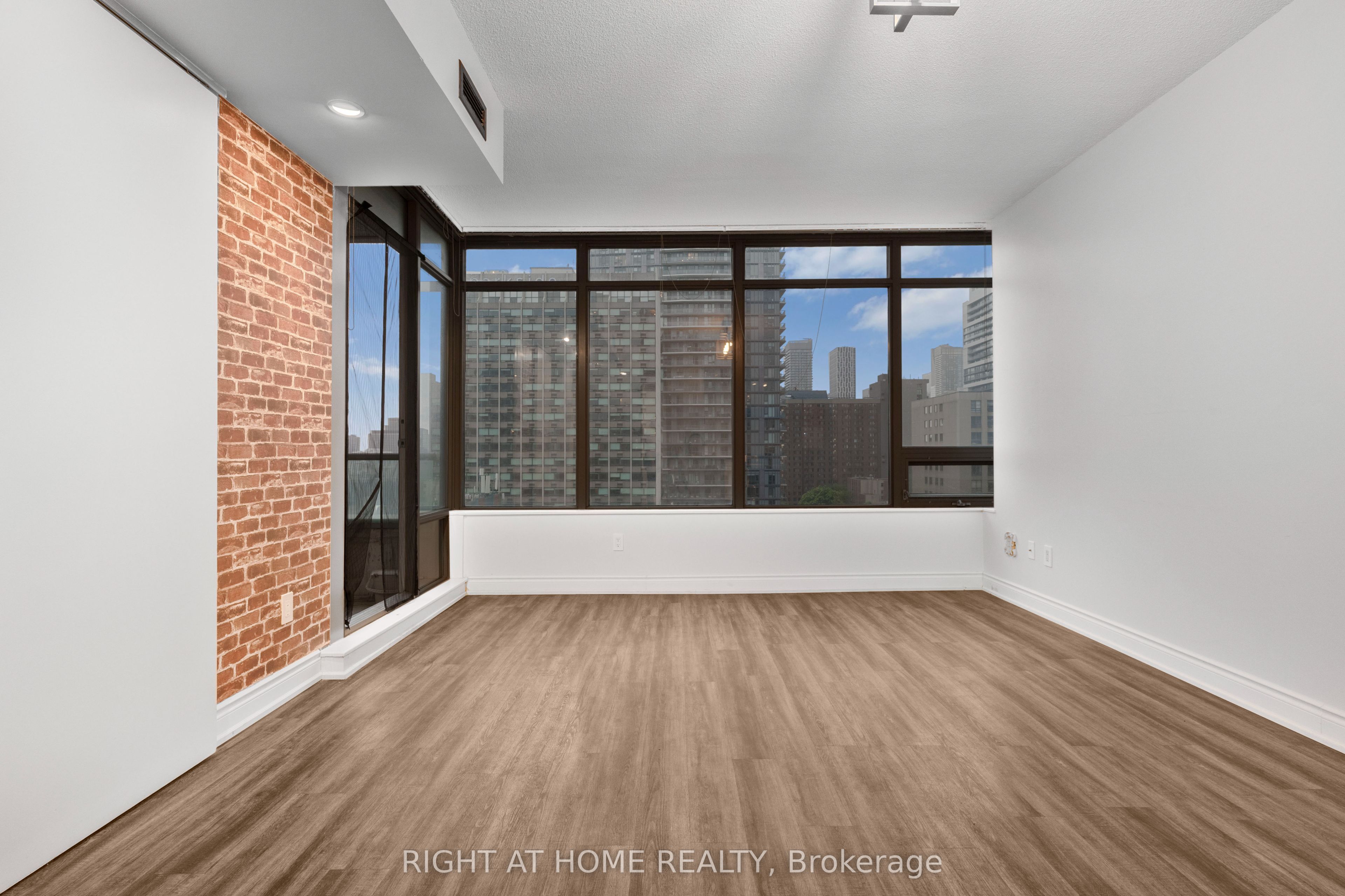 281 Mutual Street 1102, Toronto, ON M4Y 3C4 photo 2