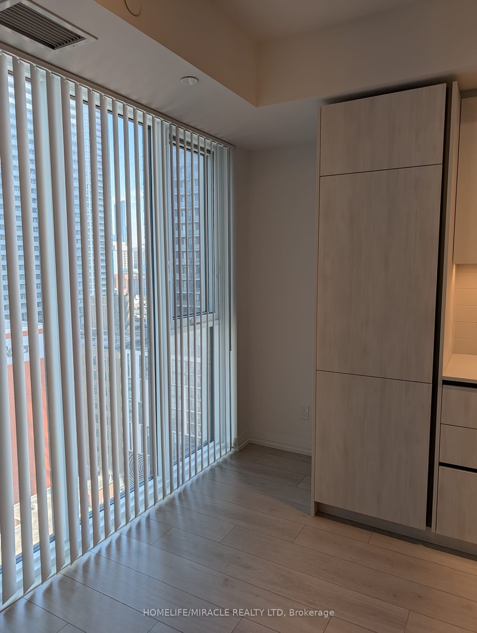 400 King Street 2001, Toronto, ON M5V 1K2 photo 5