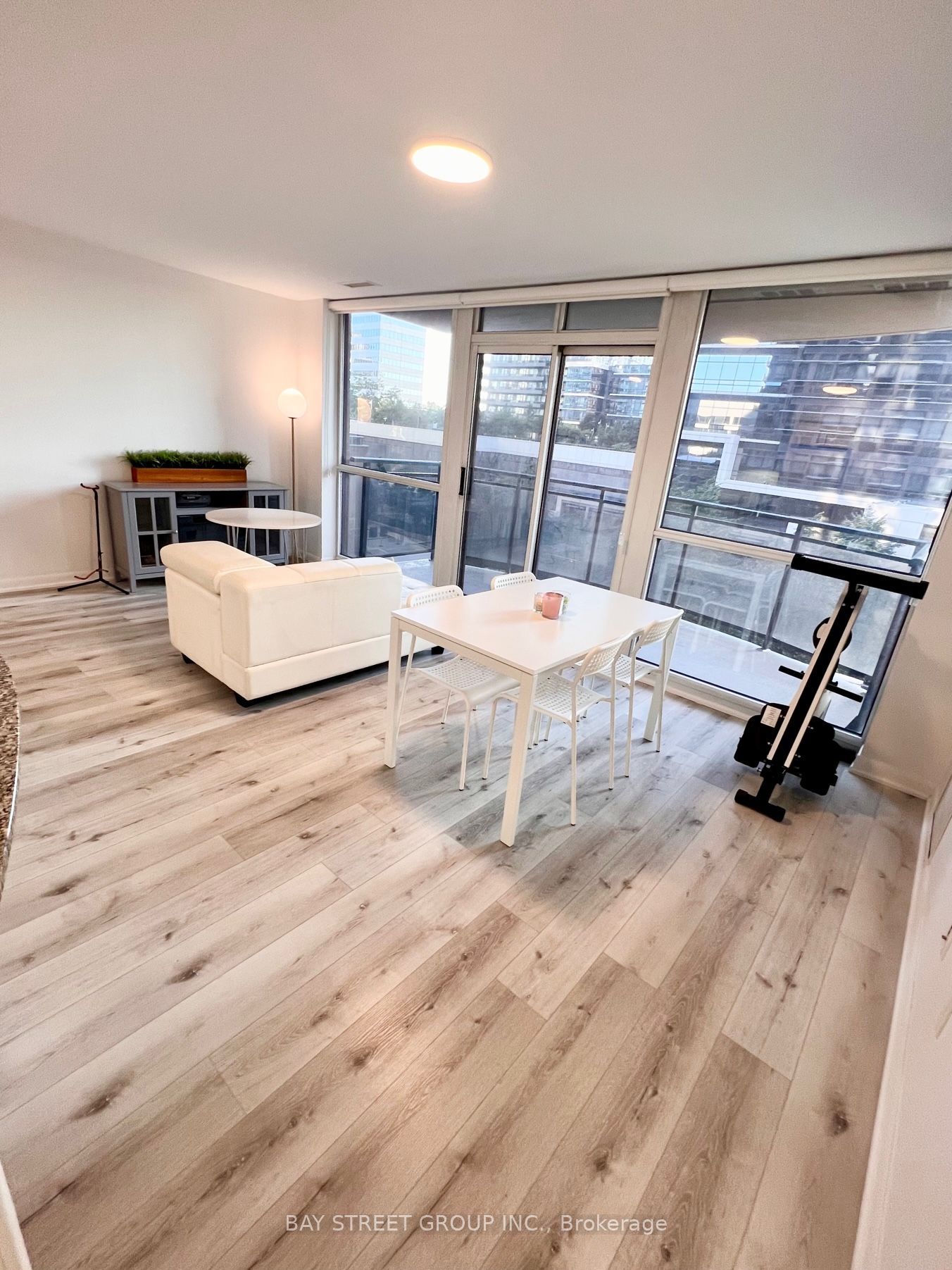 33 Sheppard Avenue E 507, Toronto, ON M2N 7K1 photo 5