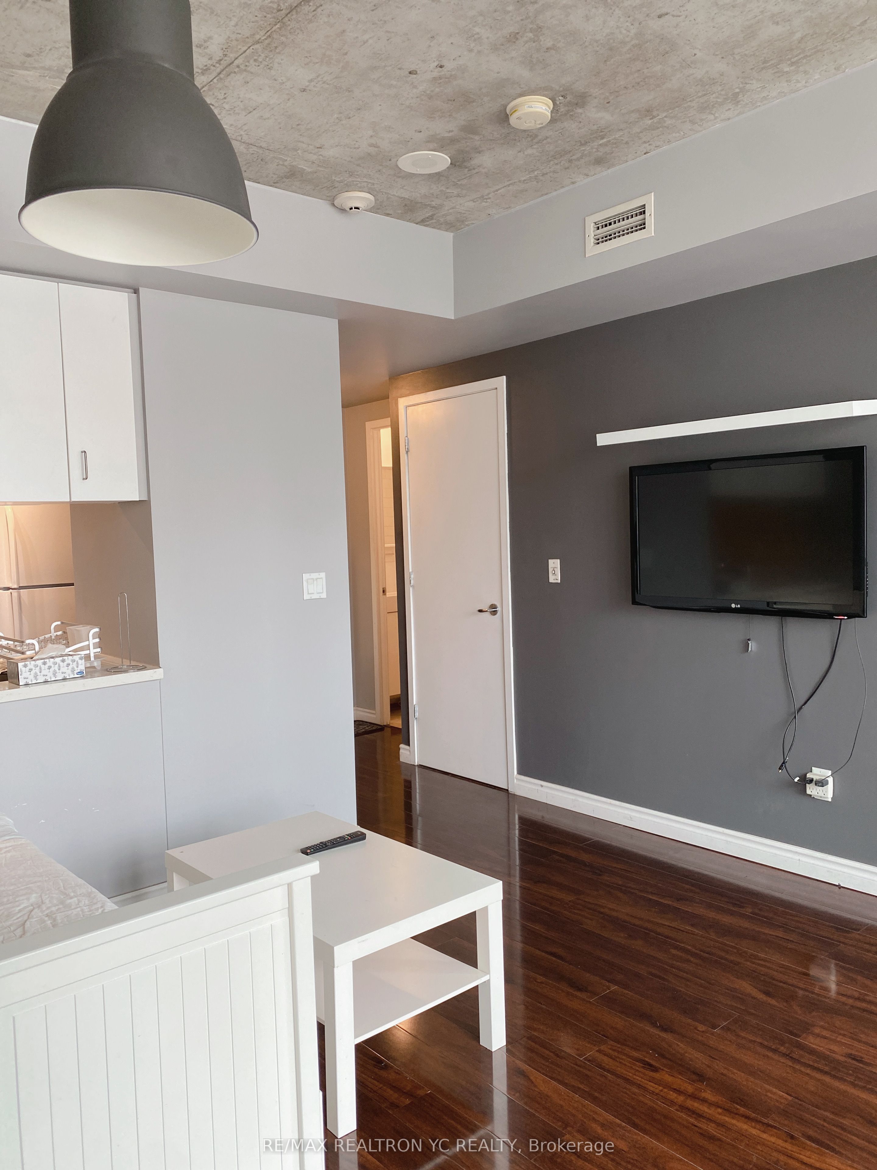 285 Mutual Street 705, Toronto, ON M4Y 3C5 photo 2