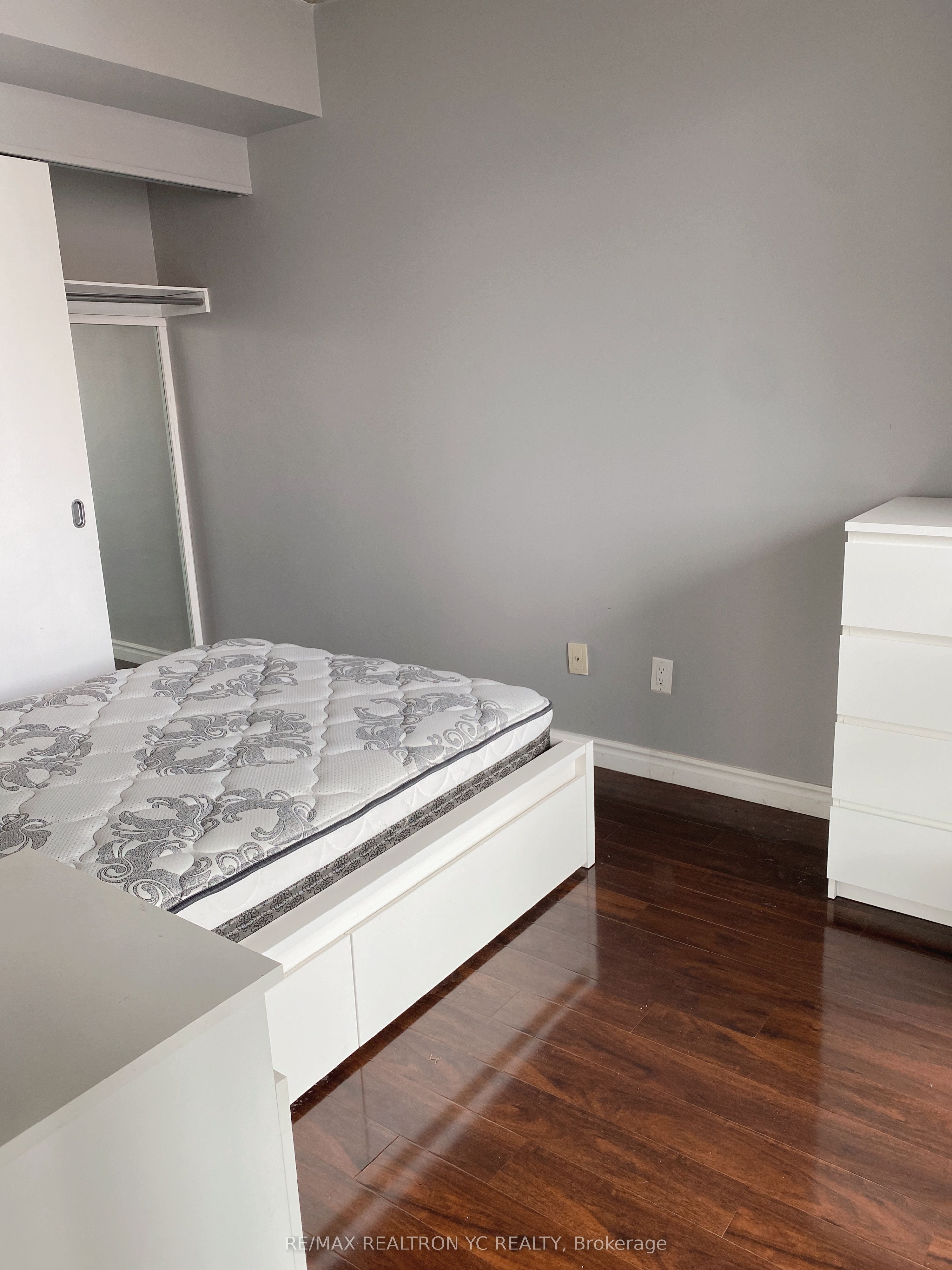 285 Mutual Street 705, Toronto, ON M4Y 3C5 photo 4