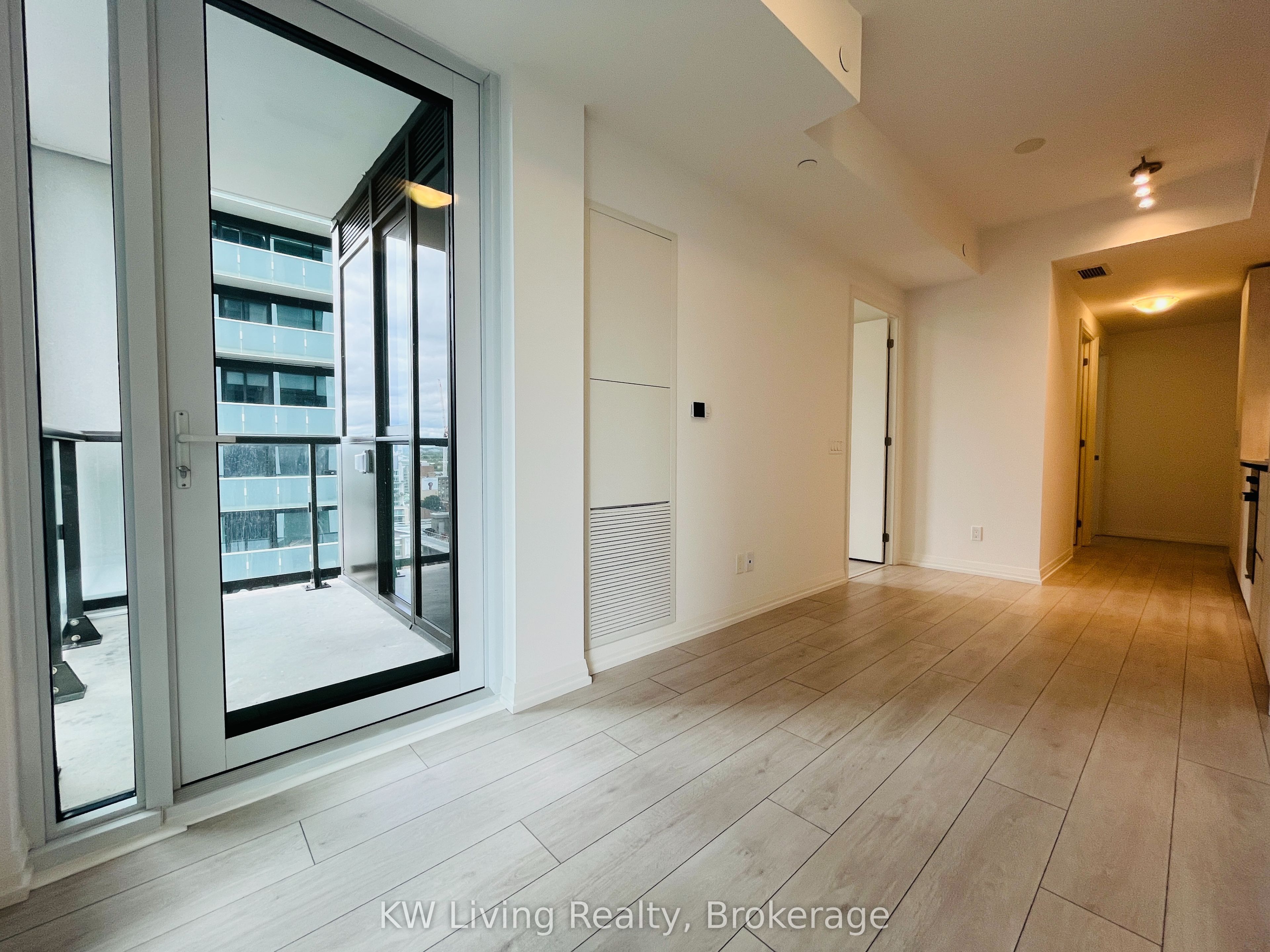 400 King Street W 1722, Toronto, ON M5V 0X8 photo 5