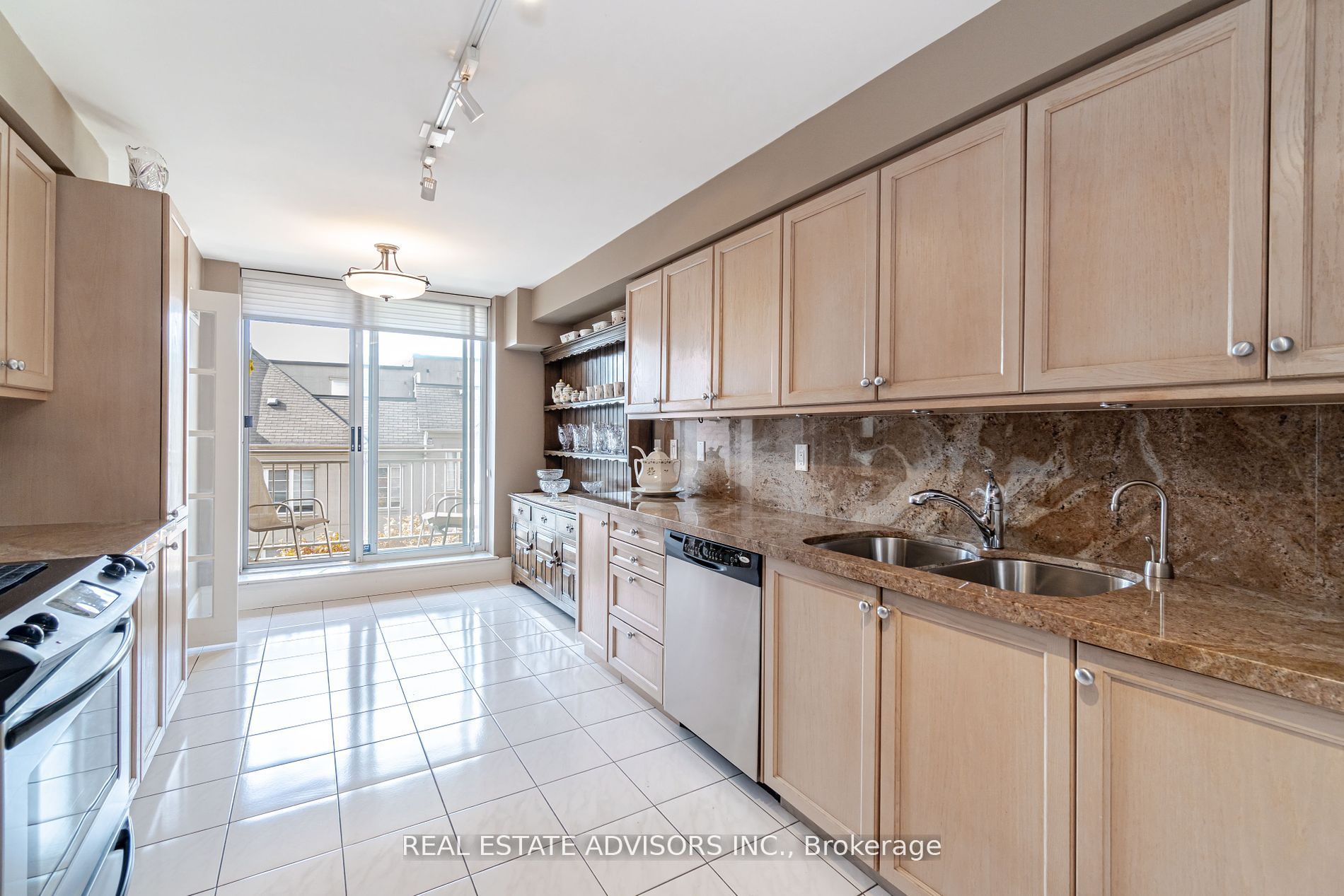 75 York Mills Road 309, Toronto, ON M2P 2E7 photo 4