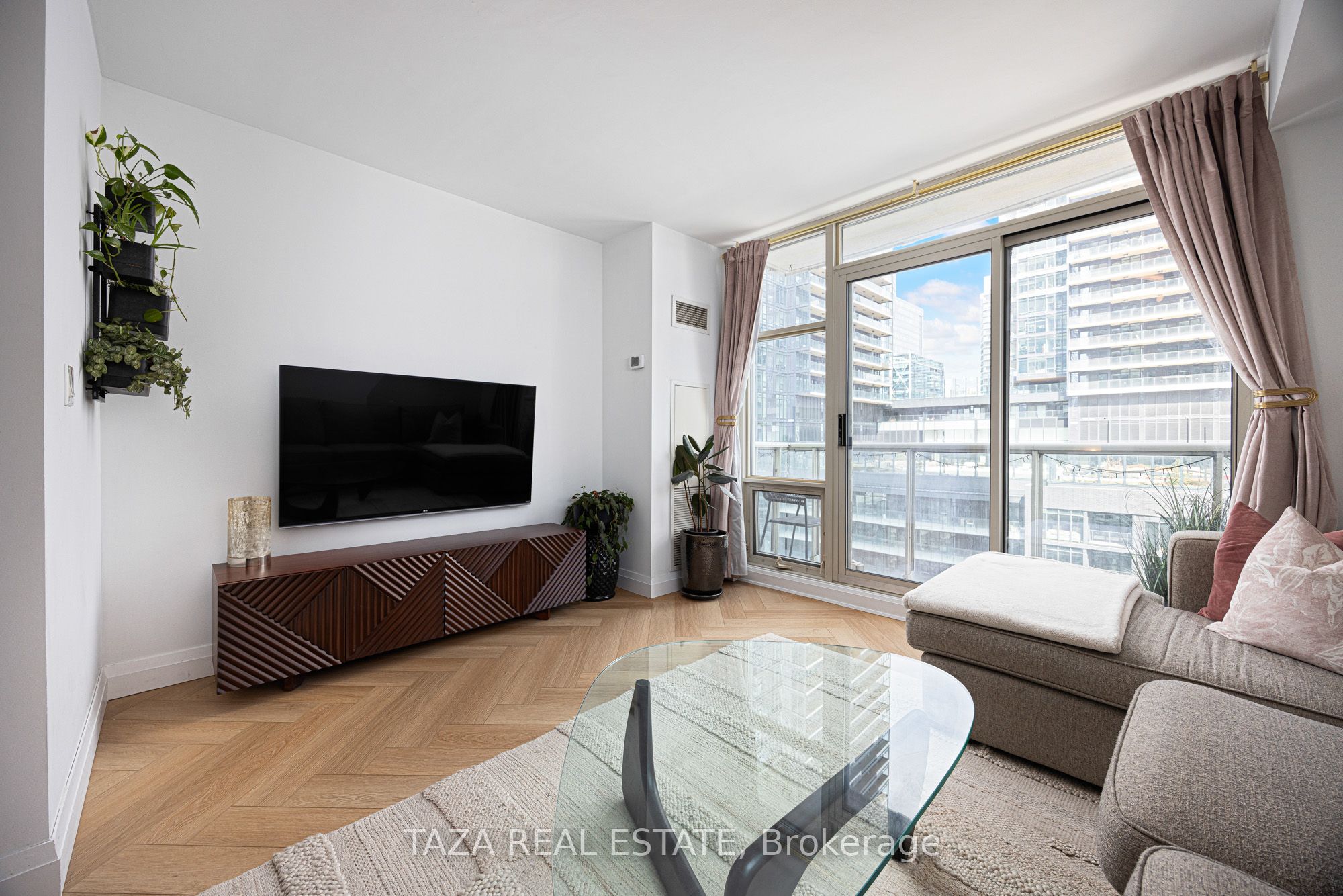 10 Navy Wharf Court 1705, Toronto, ON M5V 3V2 photo 3