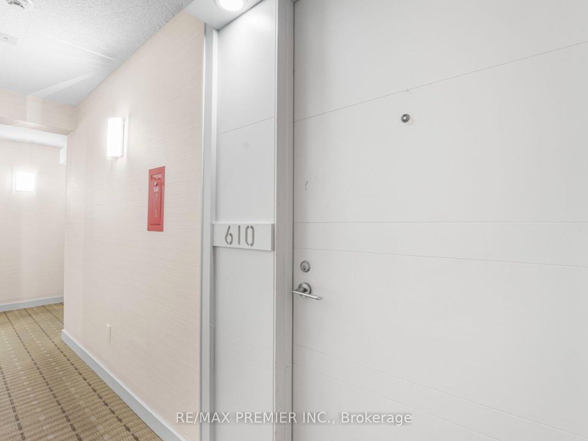 37 Grosvenor Street 610, Toronto, ON M4Y 3G5 photo 2
