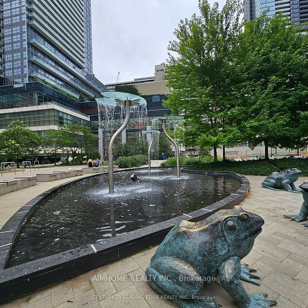 761 bay Street 2313, Toronto, ON M5G 2R2 photo 5