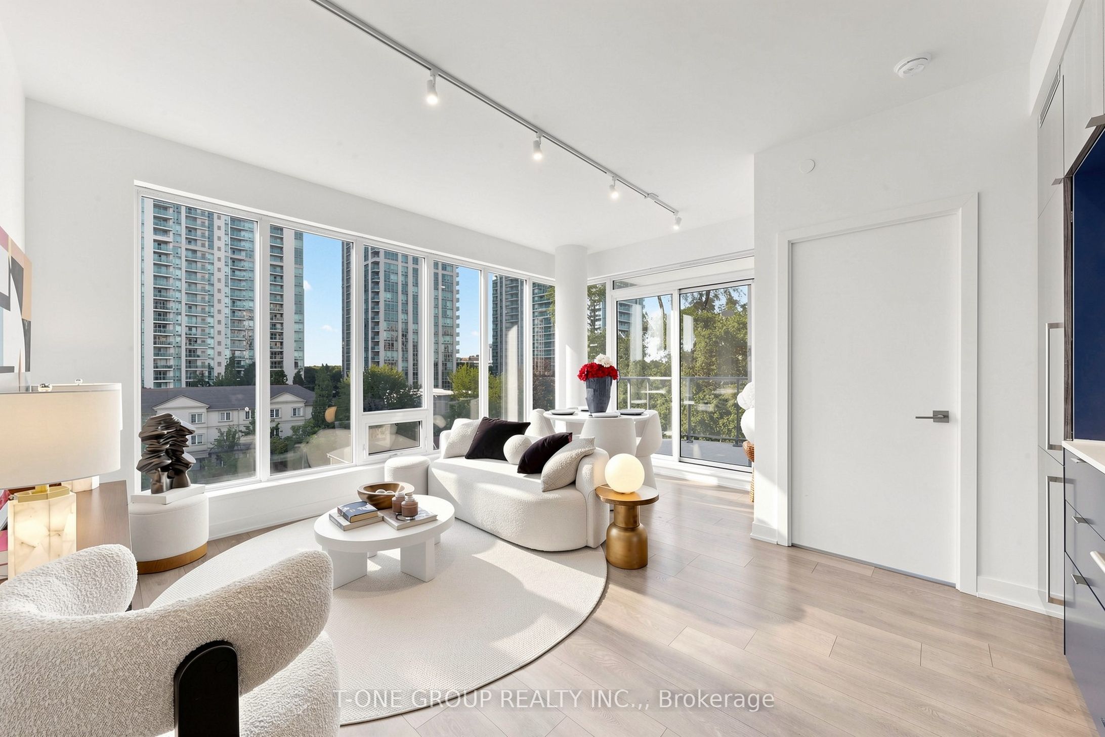 28 Avondale Avenue 502, Toronto, ON M2N 0K2 photo 2