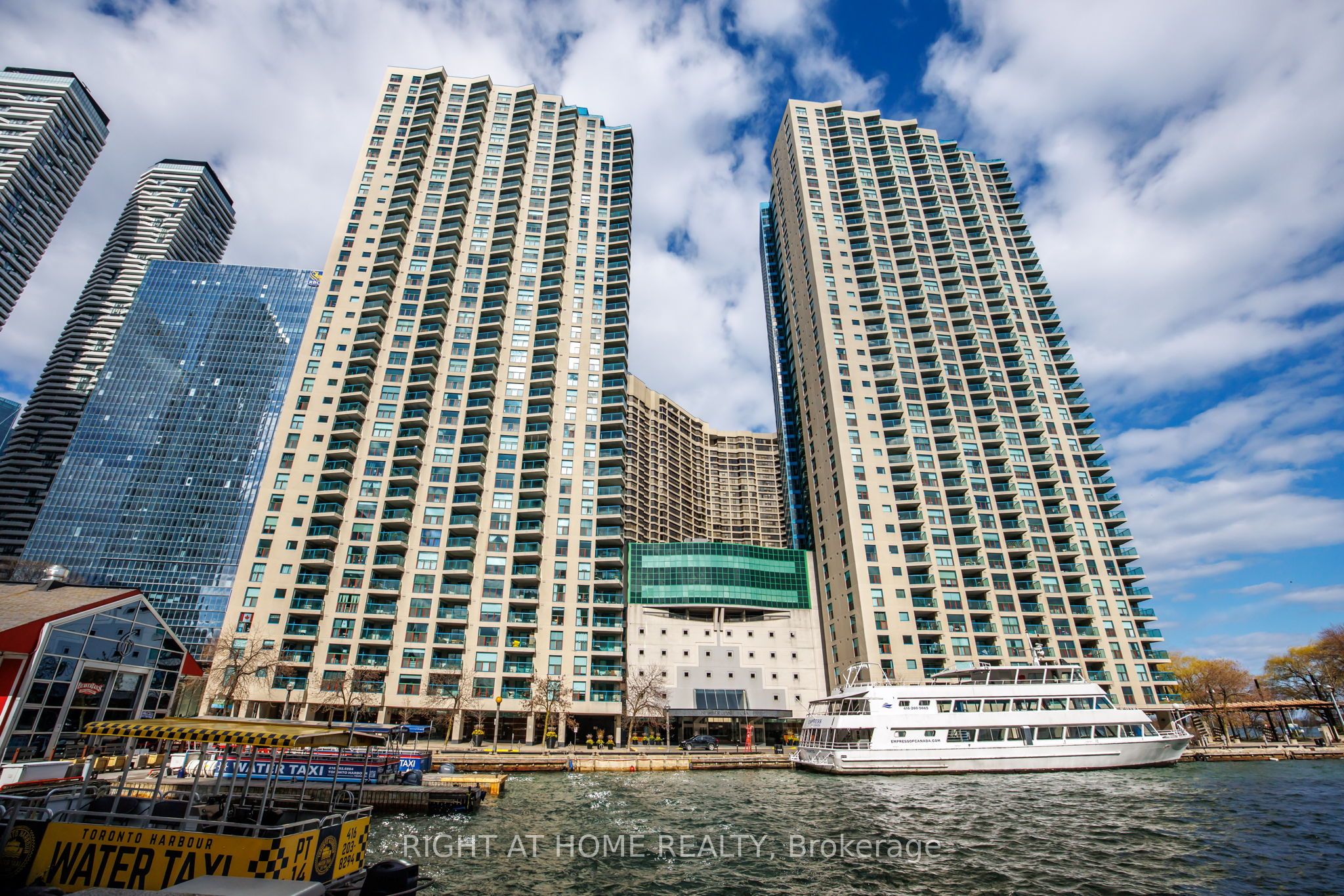 77 Harbour Square 2306, Toronto, ON M5J 2S2