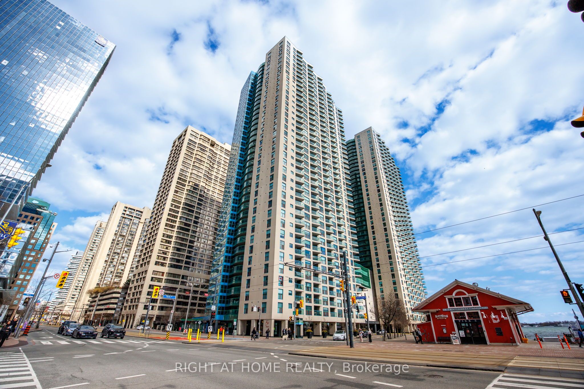 77 Harbour Square 2306, Toronto, ON M5J 2S2 photo 2