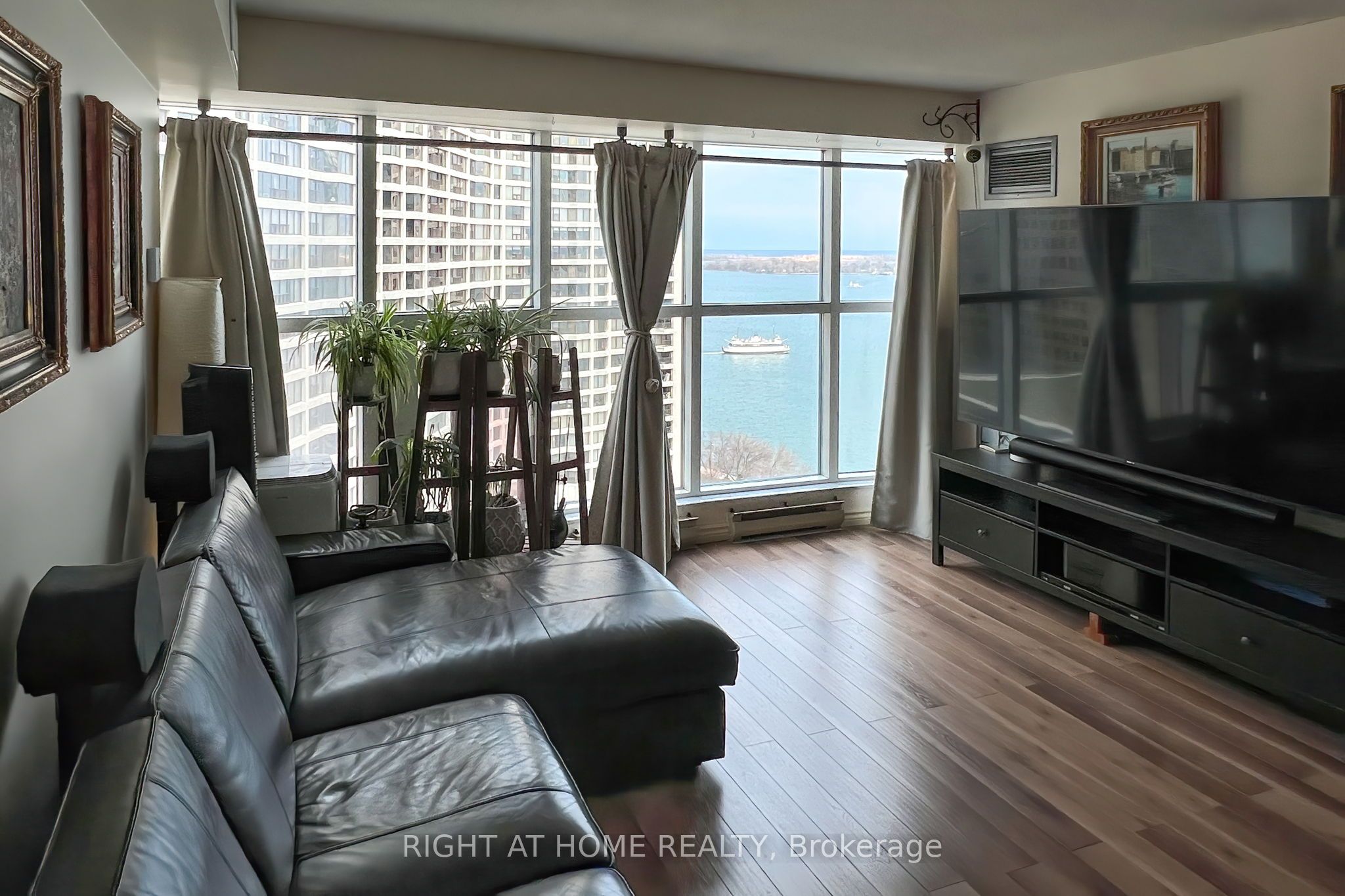 77 Harbour Square 2306, Toronto, ON M5J 2S2 photo 4
