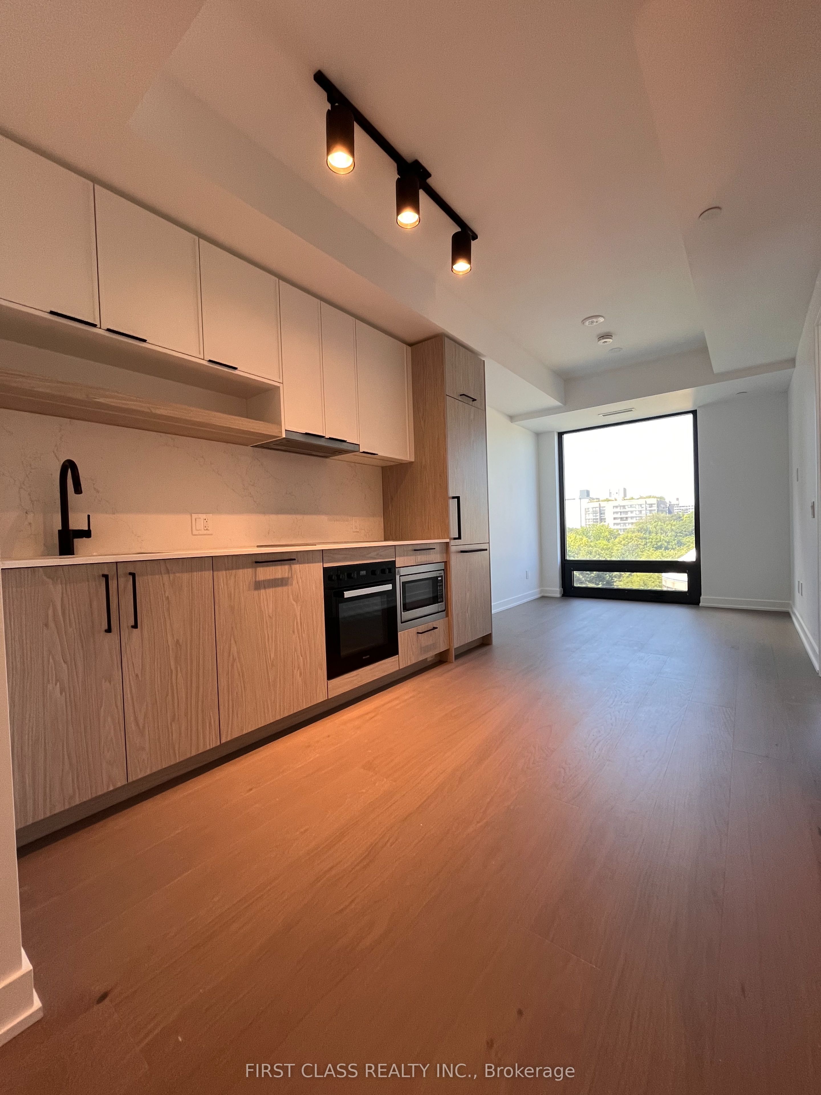 91 Montclair Avenue 908, Toronto, ON M5P 0B1 photo 4