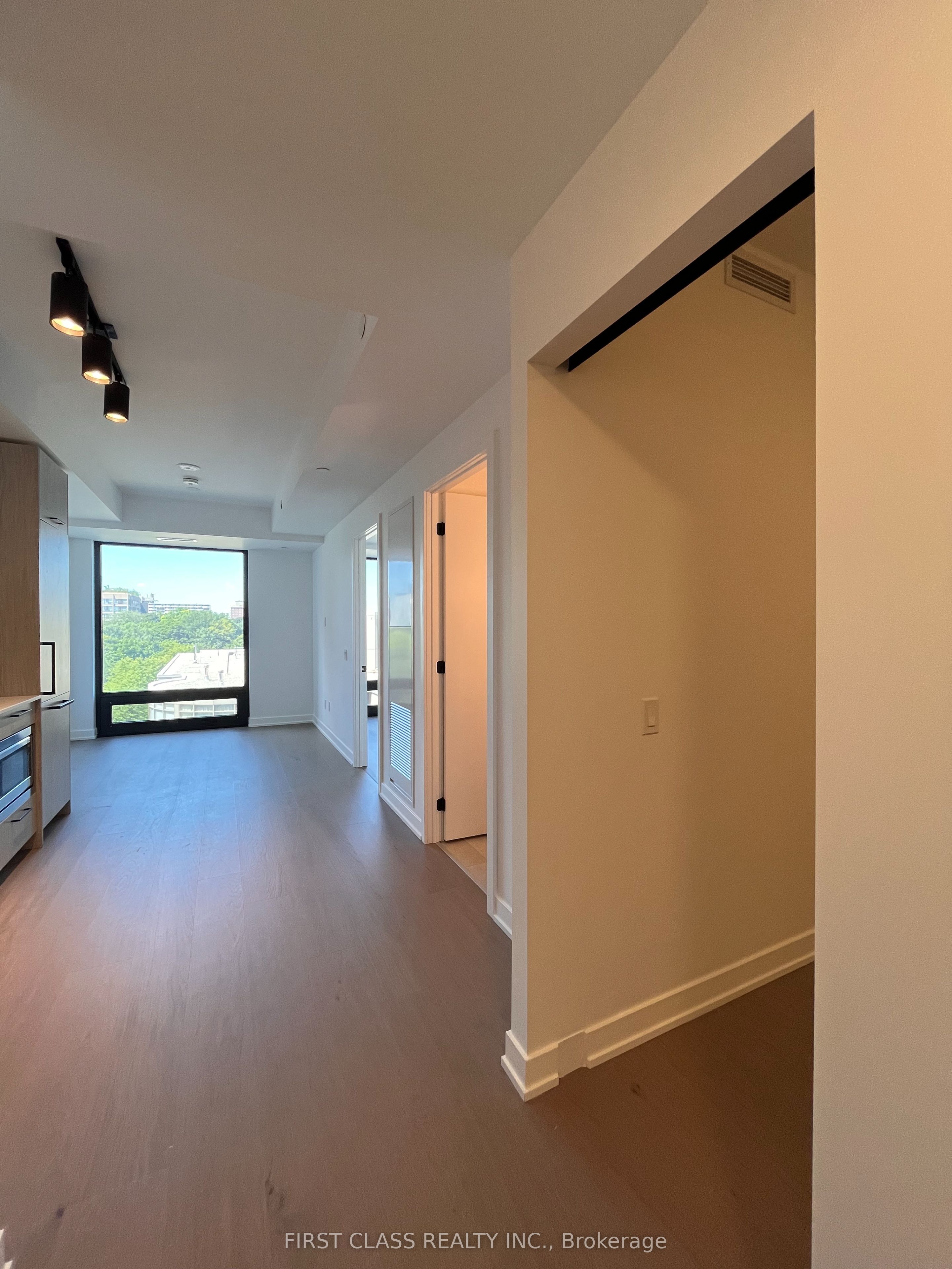 91 Montclair Avenue 908, Toronto, ON M5P 0B1 photo 5