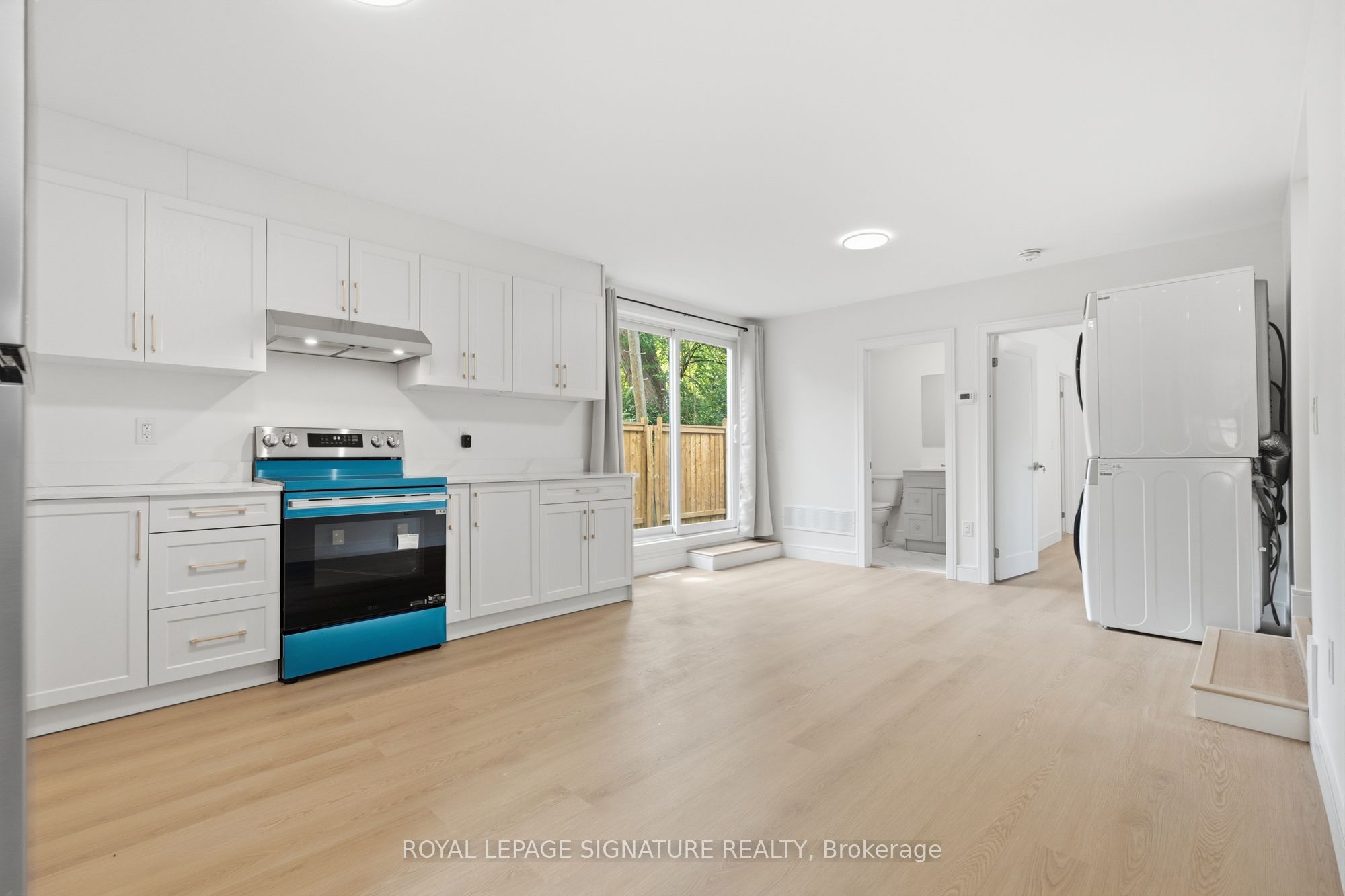 53 Bishop Avenue 5, Toronto, ON M2M 1Z4