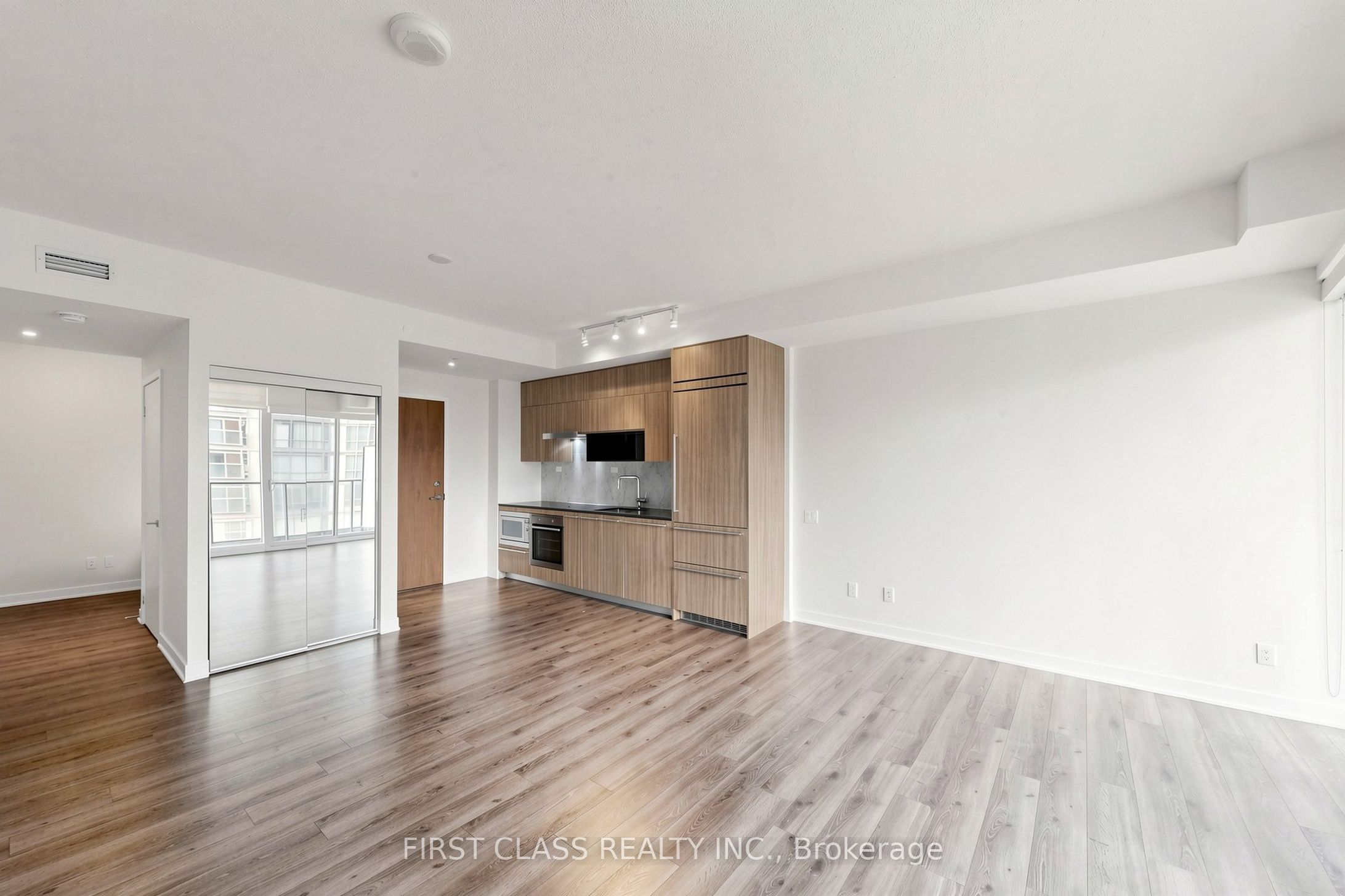 90 Queens Wharf Road 503, Toronto, ON M5V 0J4 photo 4