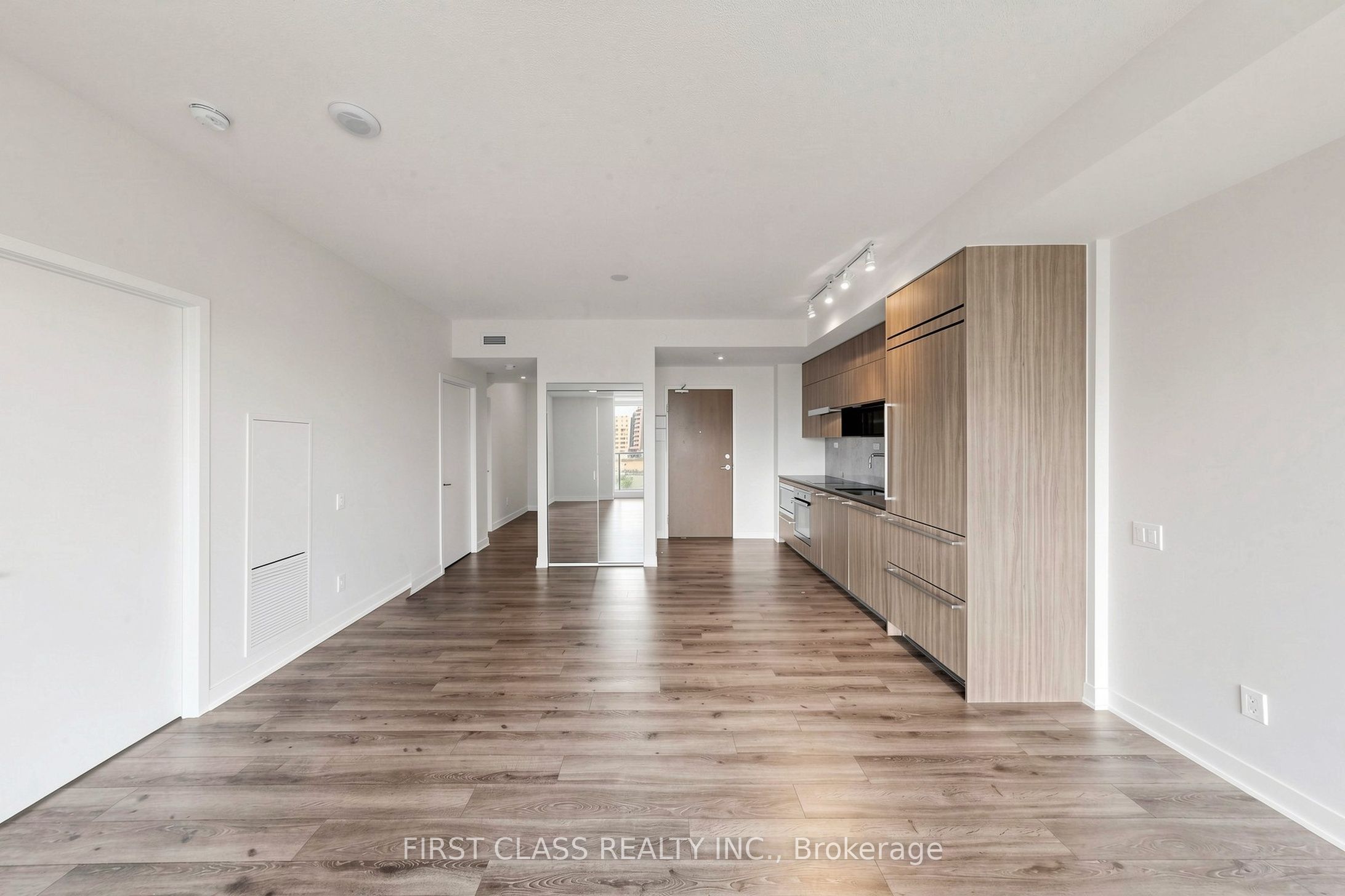 90 Queens Wharf Road 503, Toronto, ON M5V 0J4 photo 5