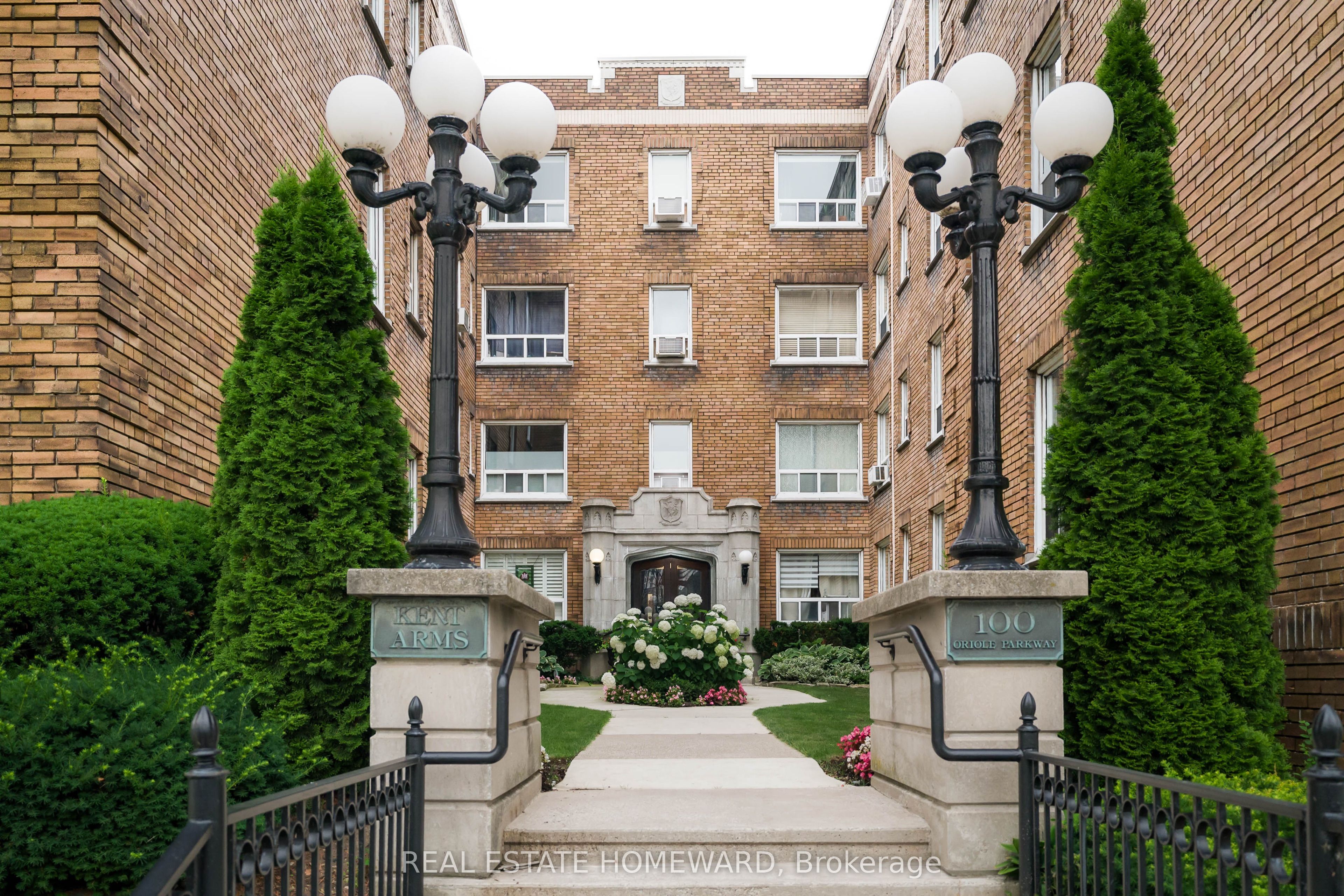 100 Oriole Parkway 206, Toronto, ON M5P 2G8