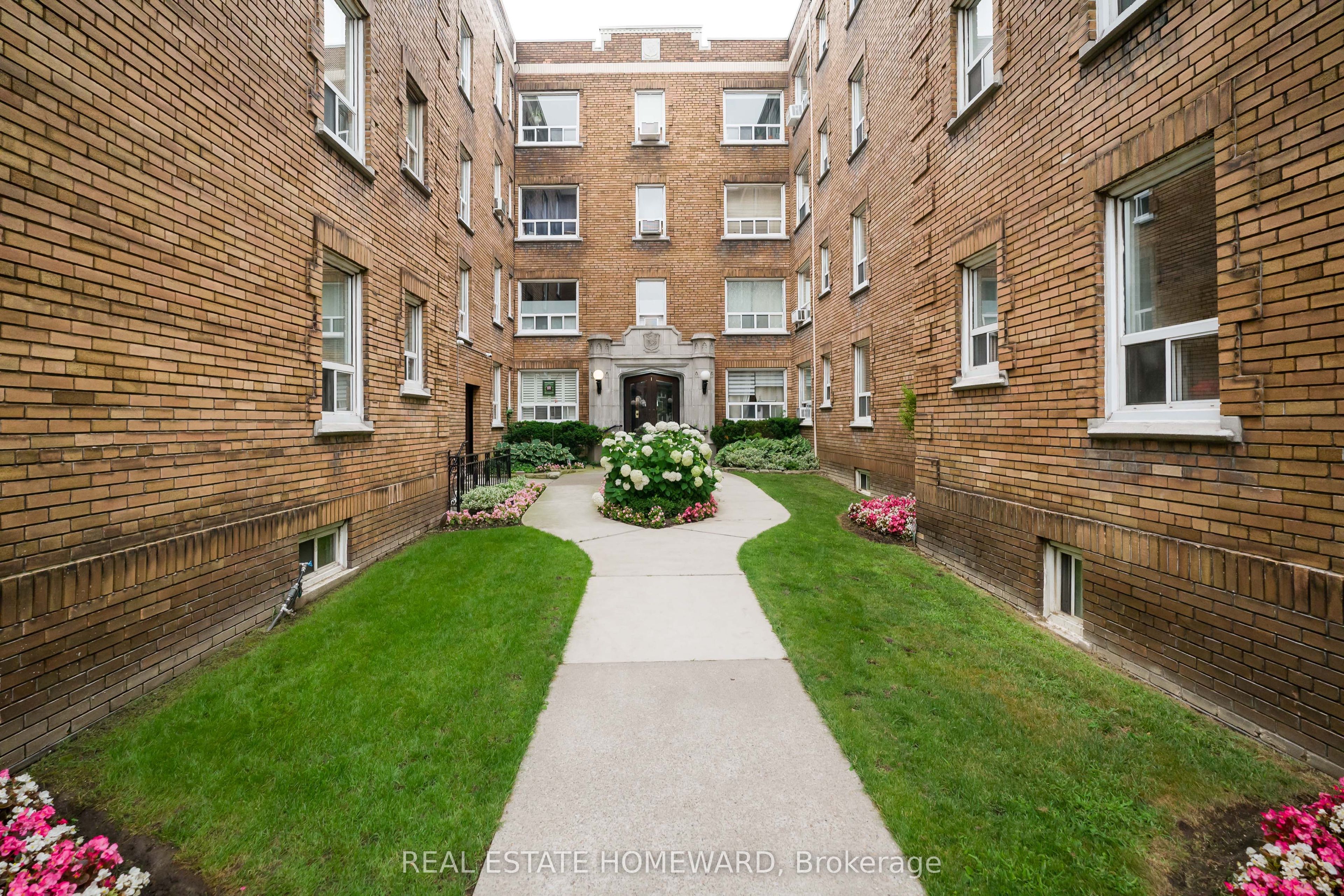 100 Oriole Parkway 206, Toronto, ON M5P 2G8 photo 2