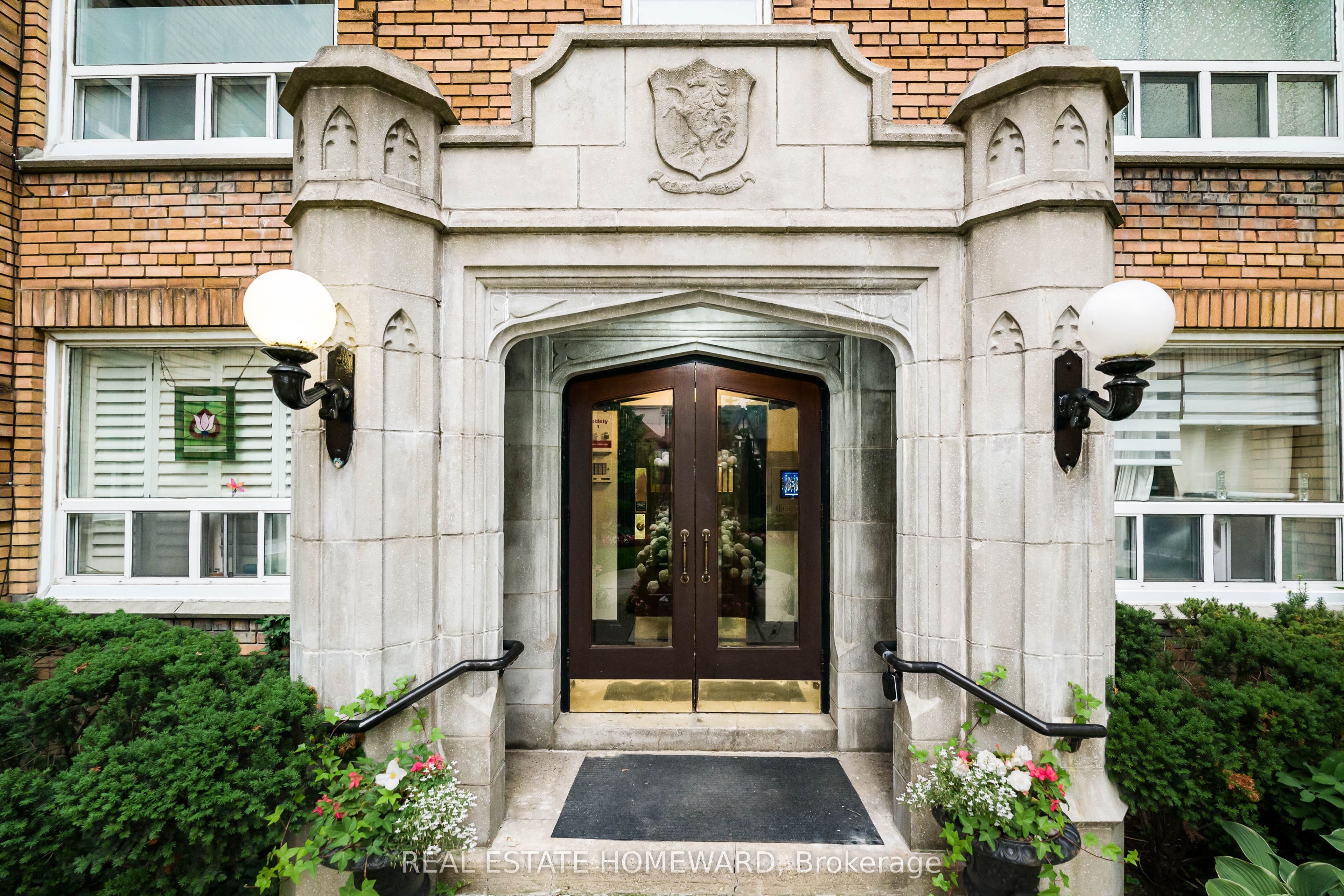 100 Oriole Parkway 206, Toronto, ON M5P 2G8 photo 4