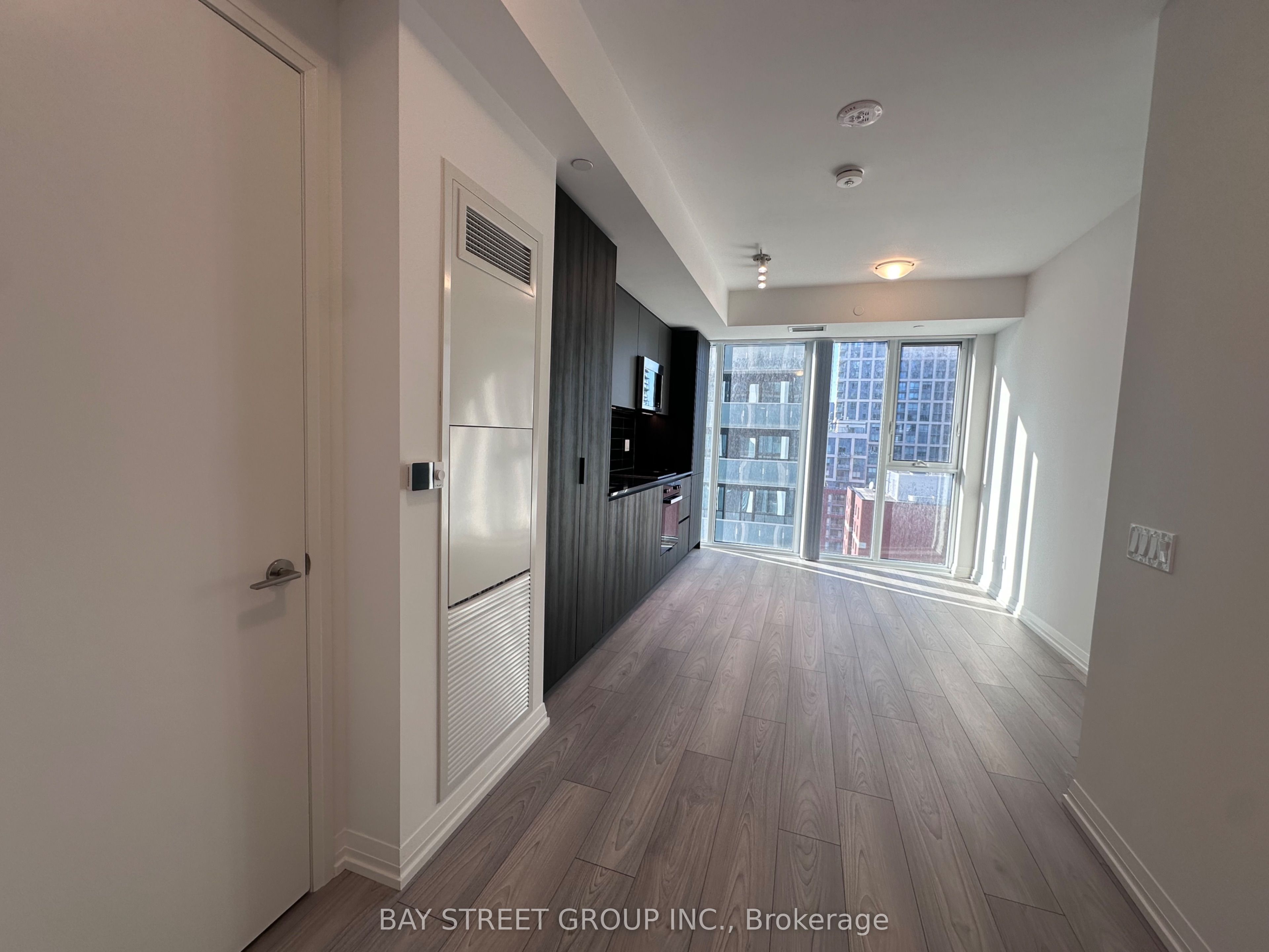 400 King Street W 1902, Toronto, ON M5V 1K2