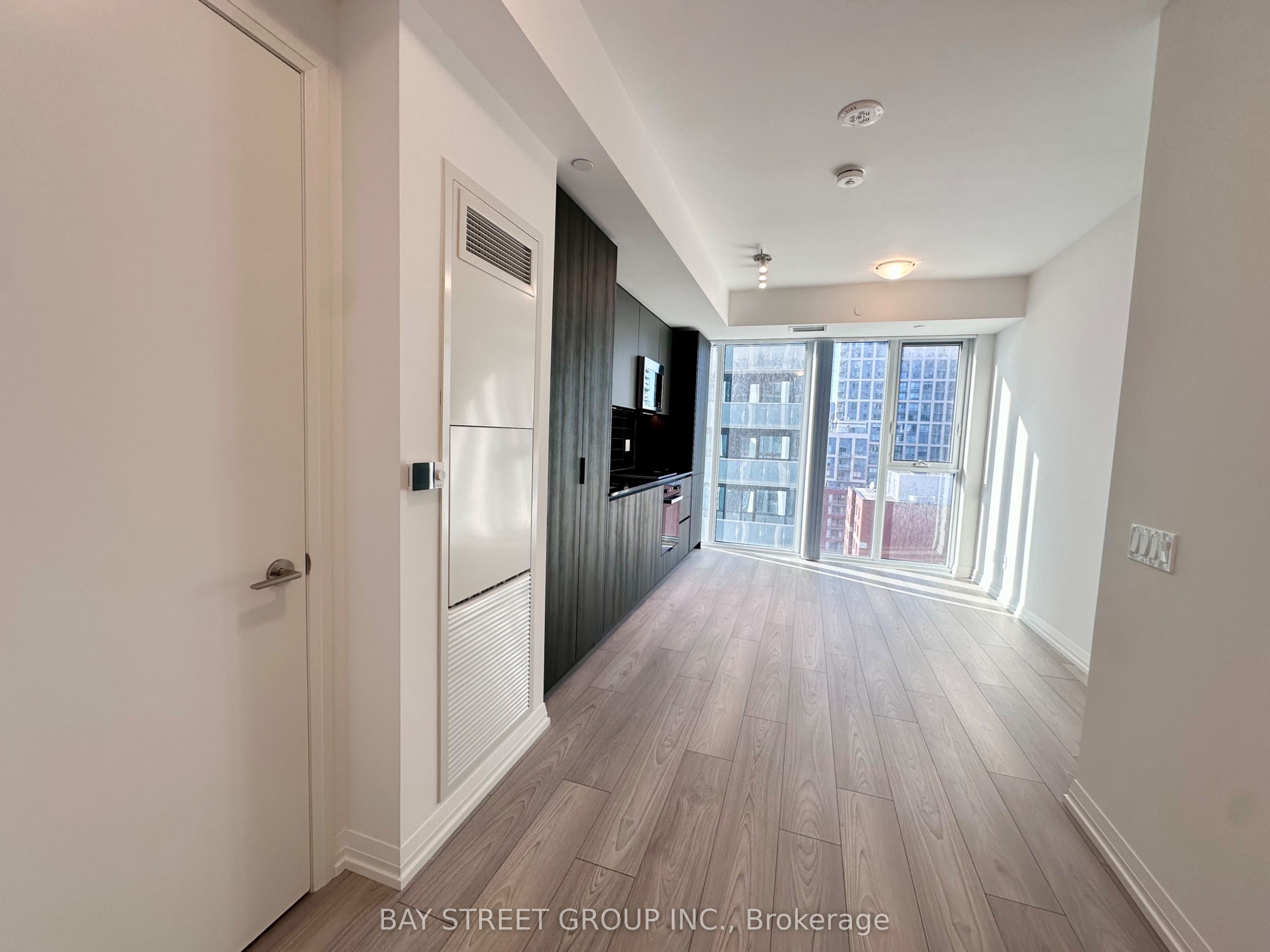 400 King Street W 1902, Toronto, ON M5V 1K2 photo 2