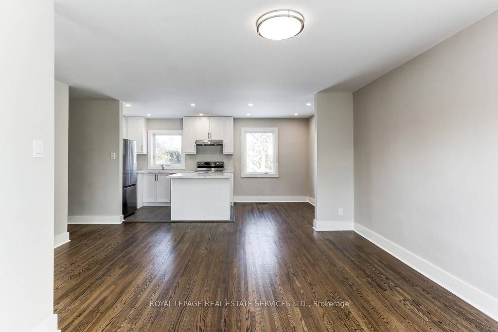 158 Finch Avenue E Main Floor, Toronto, ON M2N 4R9 photo 3