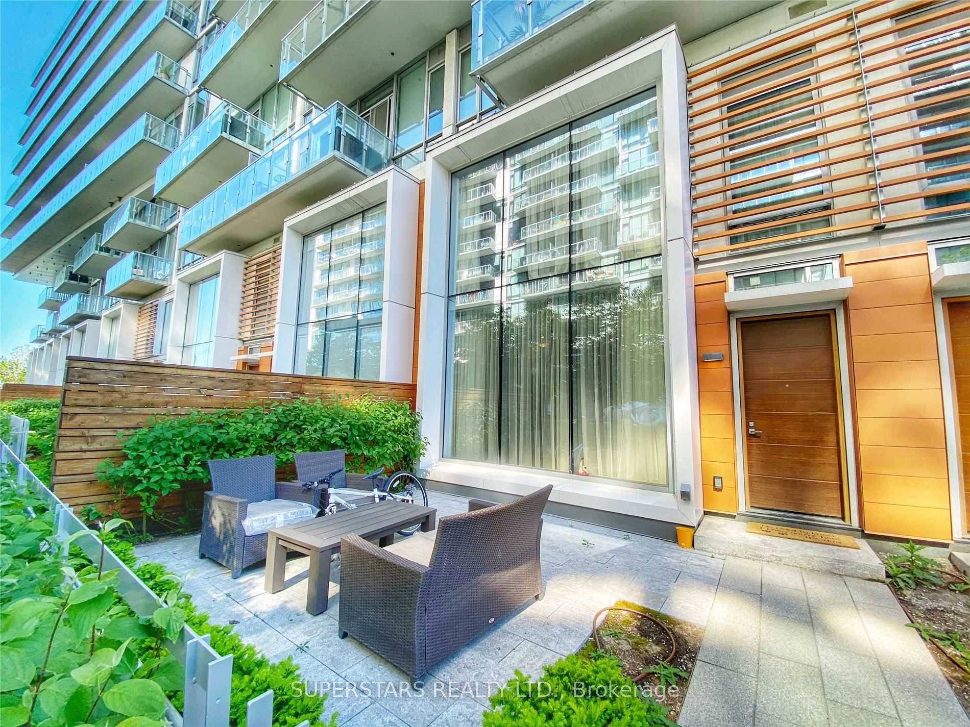 29 Queens Quay E Th125, Toronto, ON M5E 0A4