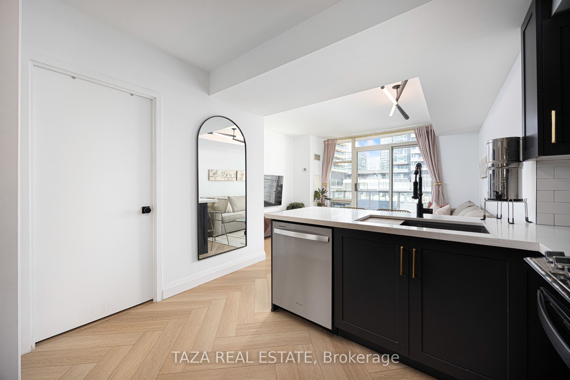 10 Navy Wharf Court 1705, Toronto, ON M5V 3V2 photo 3