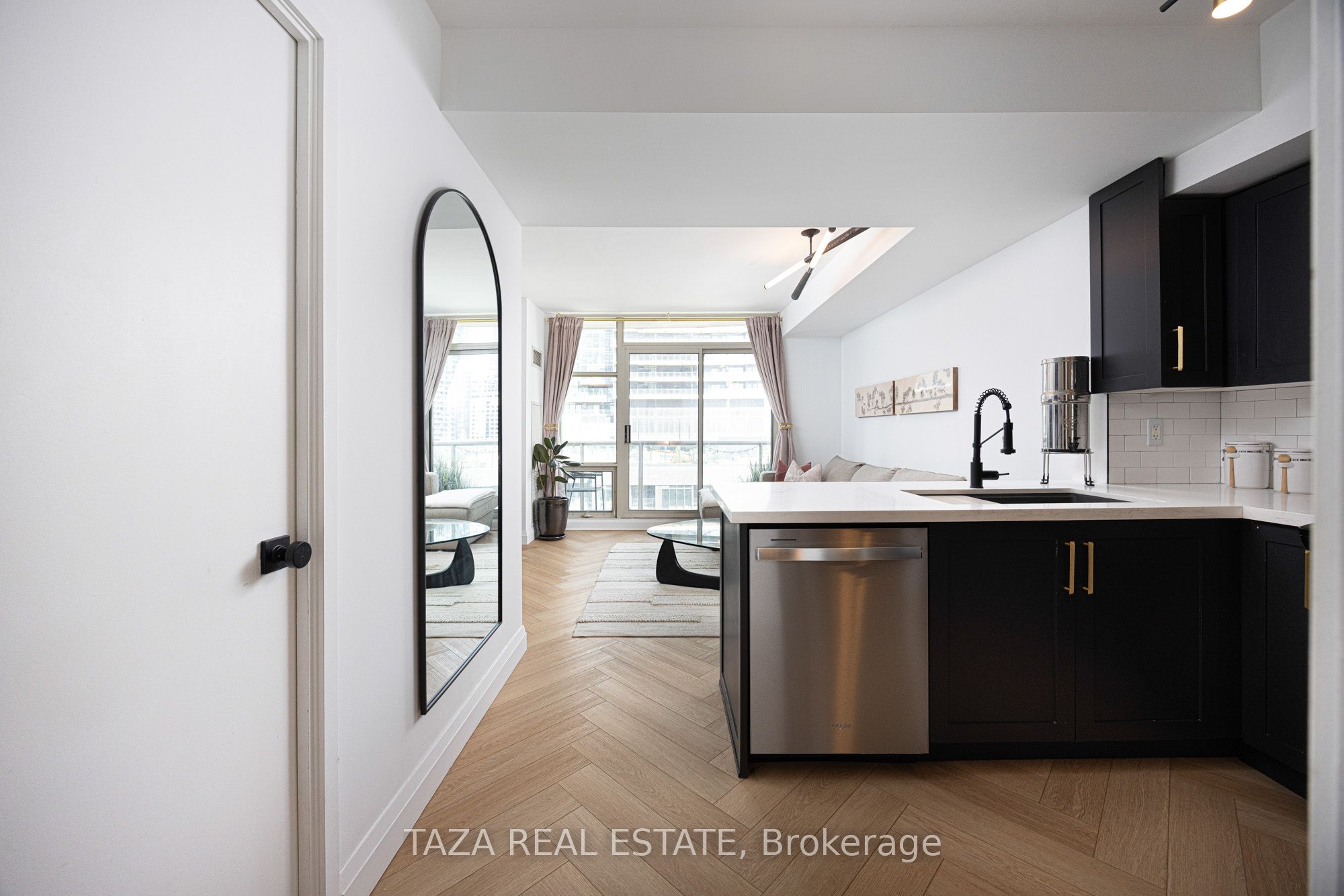 10 Navy Wharf Court 1705, Toronto, ON M5V 3V2 photo 4