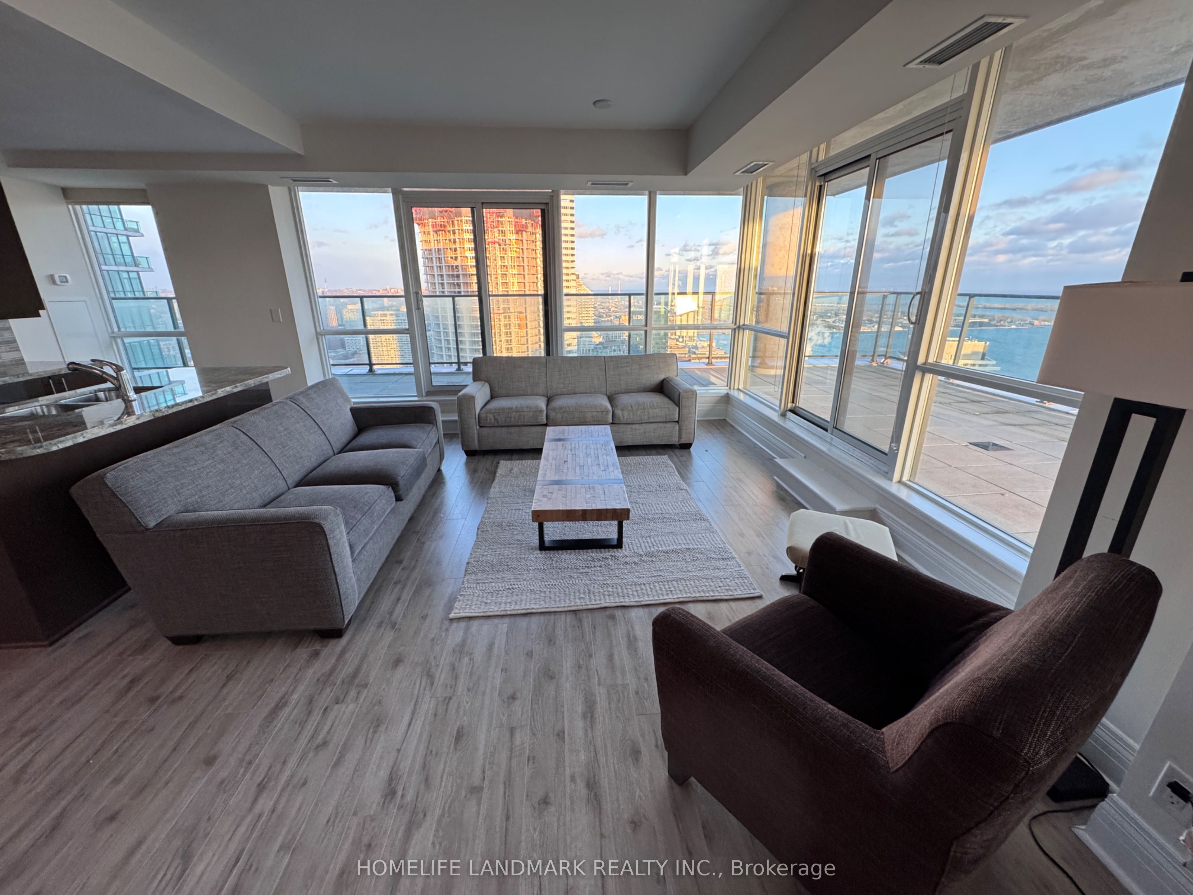 33 Bay Street 4805, Toronto, ON M5J 2Z3 photo 3