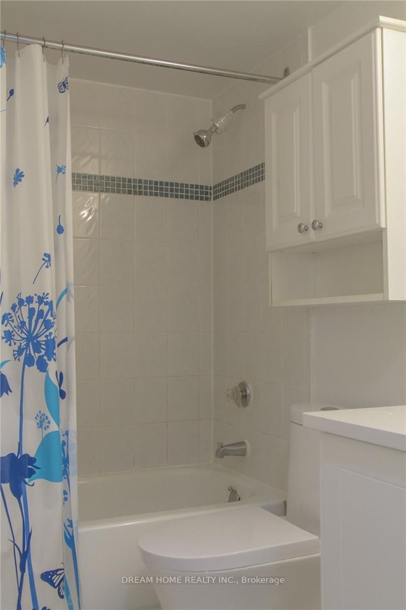 25 Grenville Street 1201, Toronto, ON M4Y 2X5 photo 3