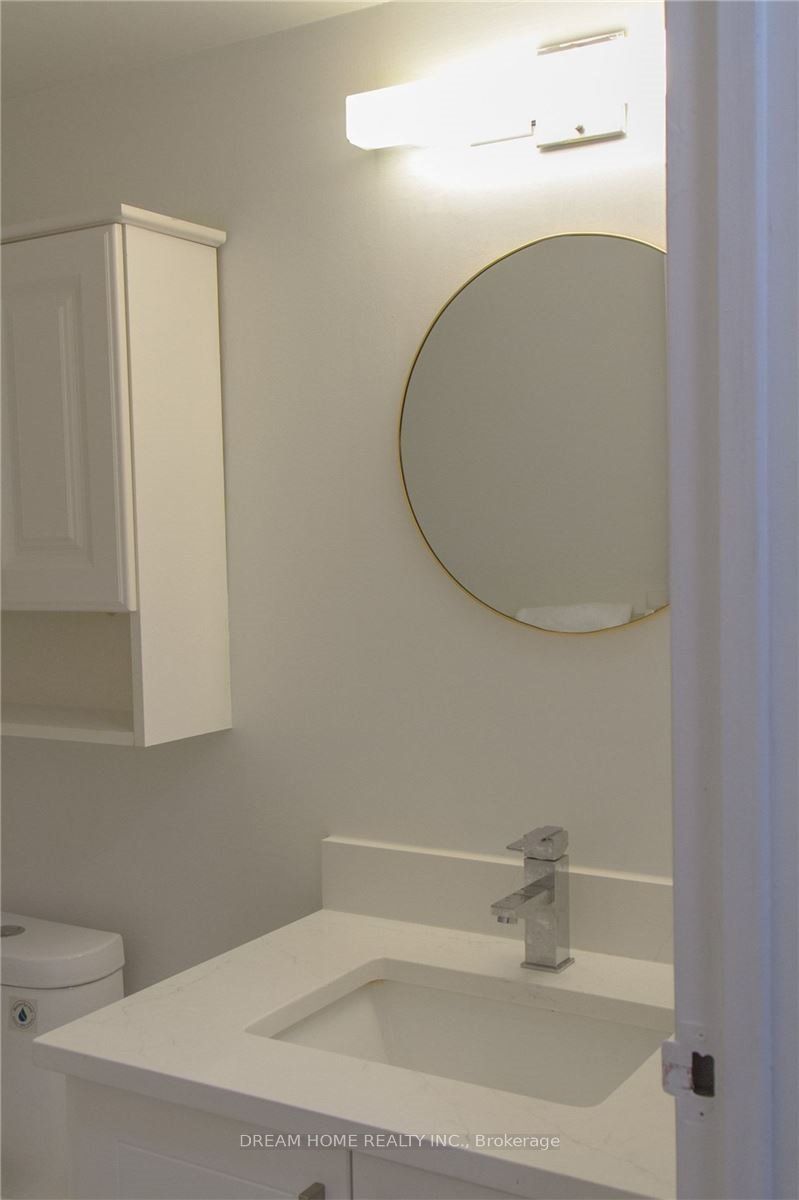 25 Grenville Street 1201, Toronto, ON M4Y 2X5 photo 4