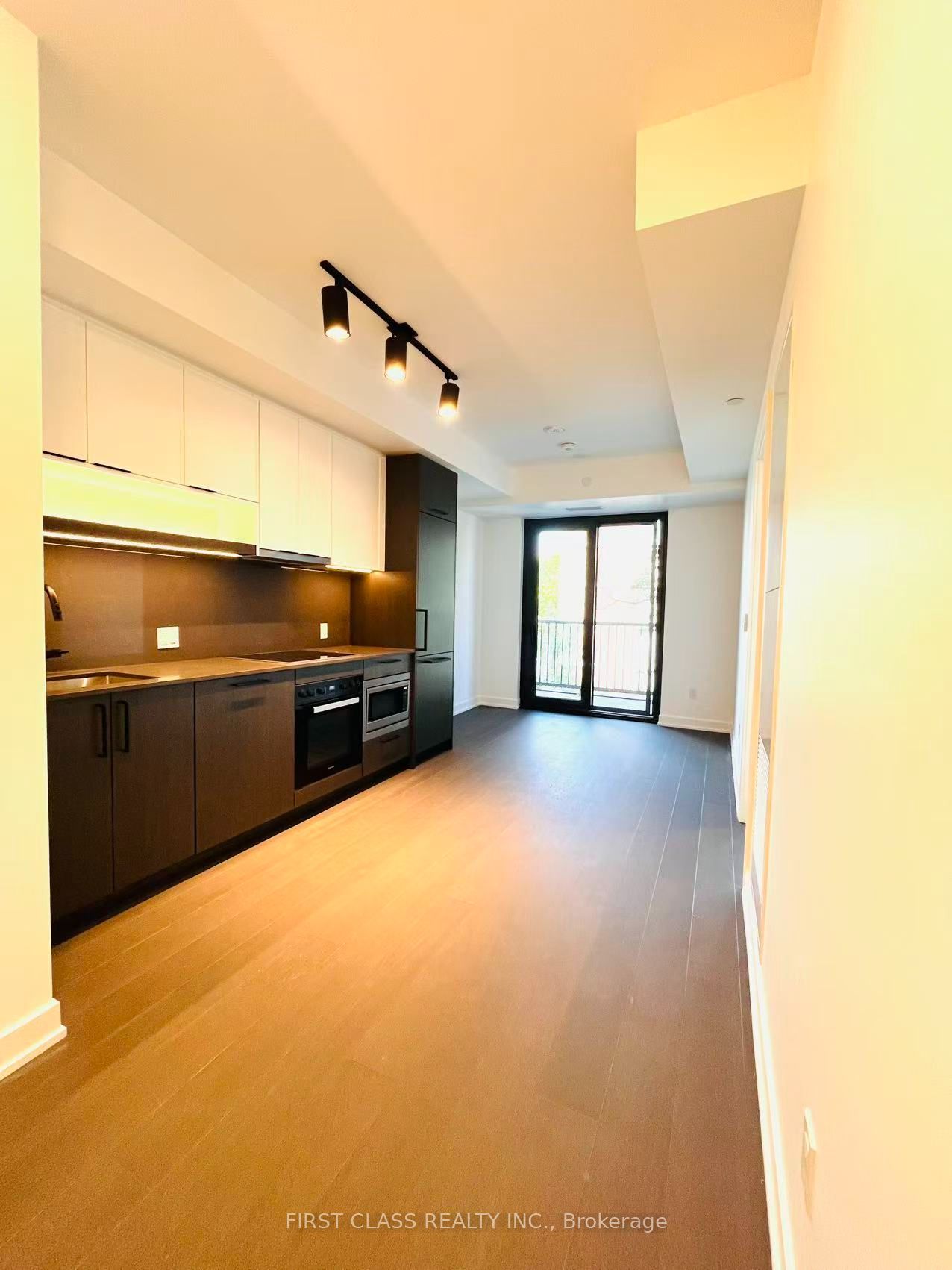 91 Montclair Avenue 522, Toronto, ON M5P 0B1 photo 2