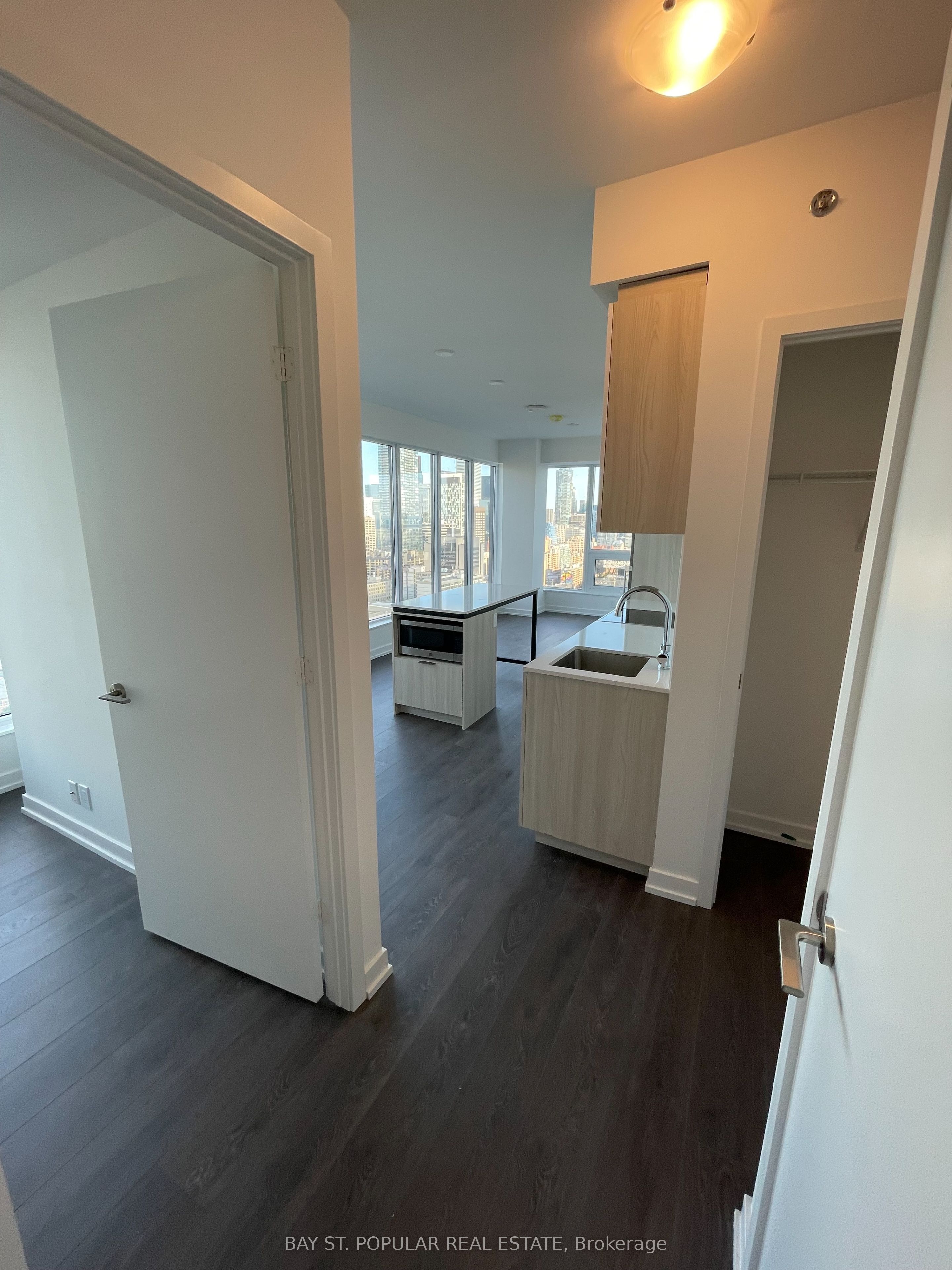 203 College Street 2508, Toronto, ON M5T 1P9 photo 4