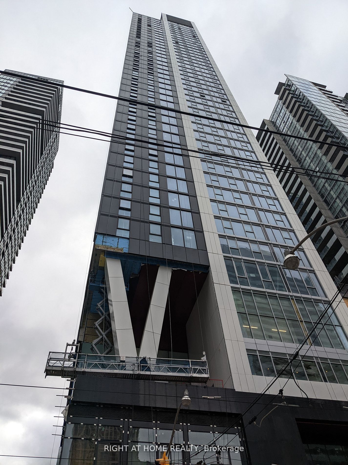 357 King Street W 1507, Toronto, ON M5V 0S7
