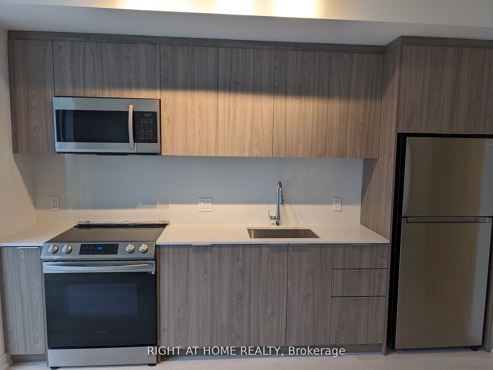 357 King Street W 1507, Toronto, ON M5V 0S7 photo 2