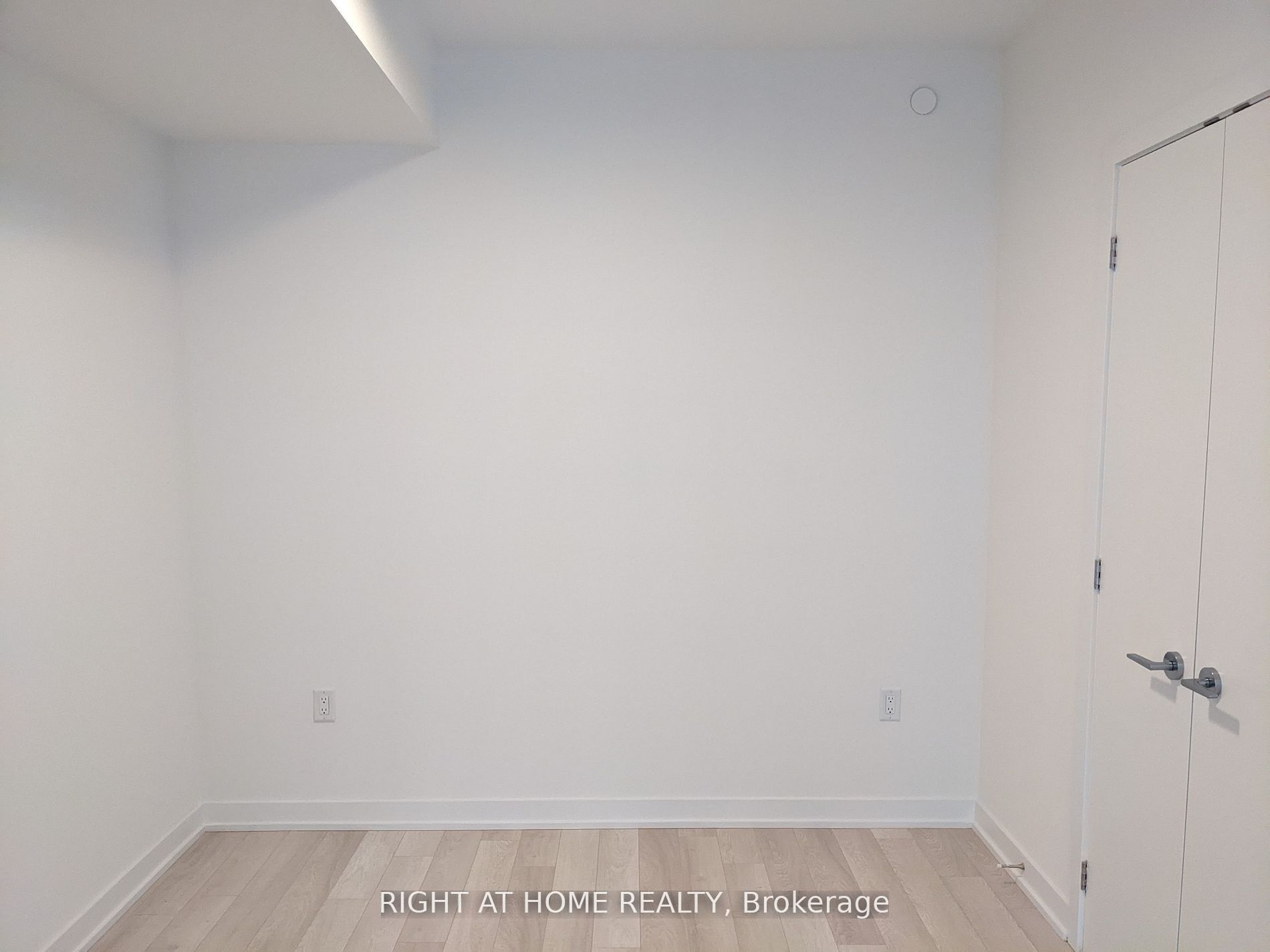 357 King Street W 1507, Toronto, ON M5V 0S7 photo 5