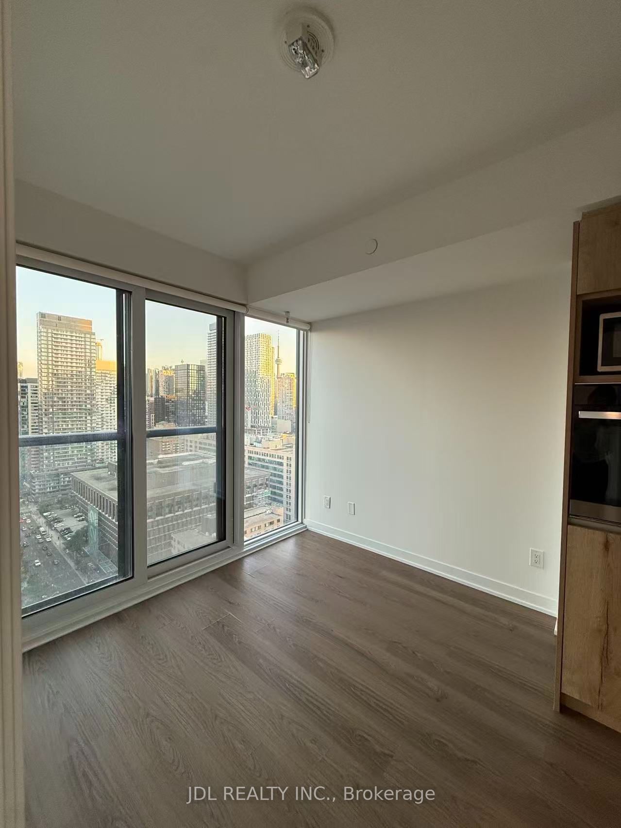 319 Jarvis Street 2817, Toronto, ON M5B 0C8 photo 3