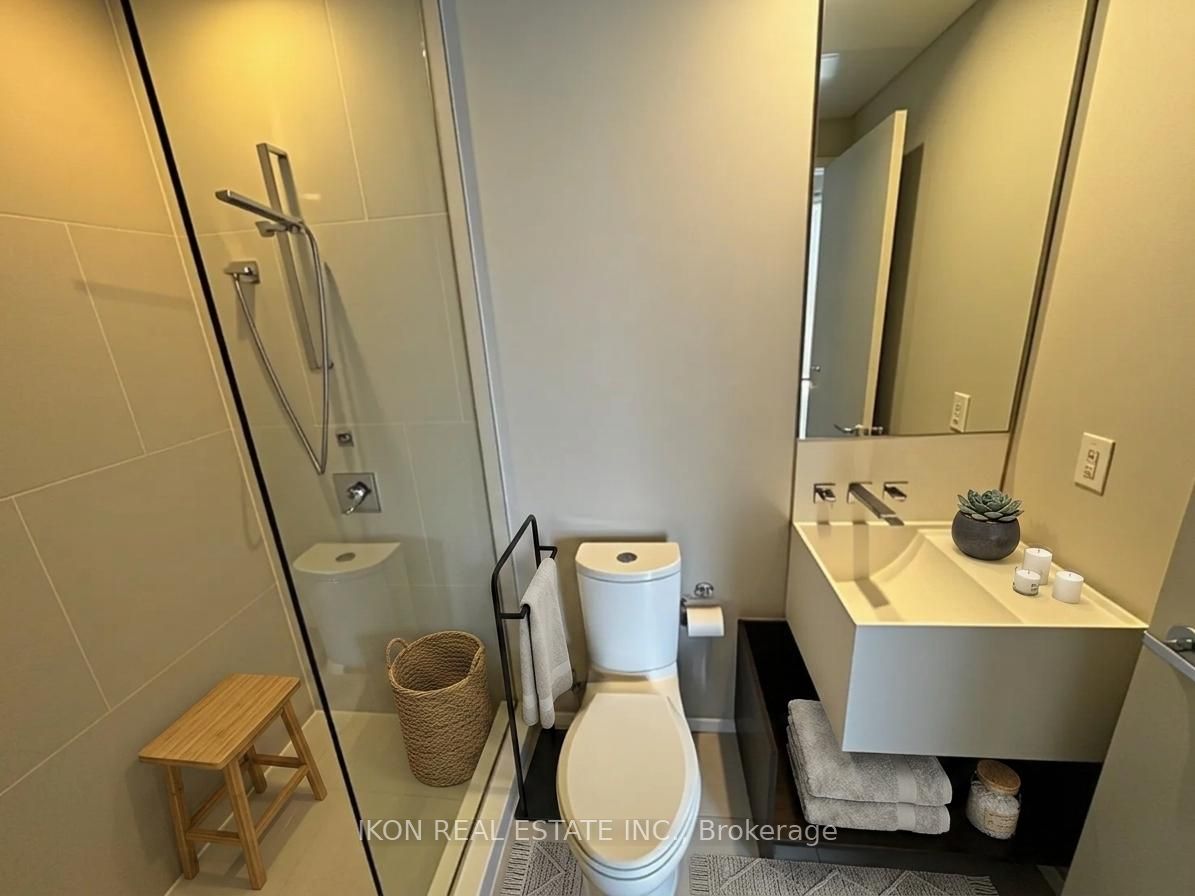 1 Bloor Street E 3910, Toronto, ON M4W 0A8 photo 3