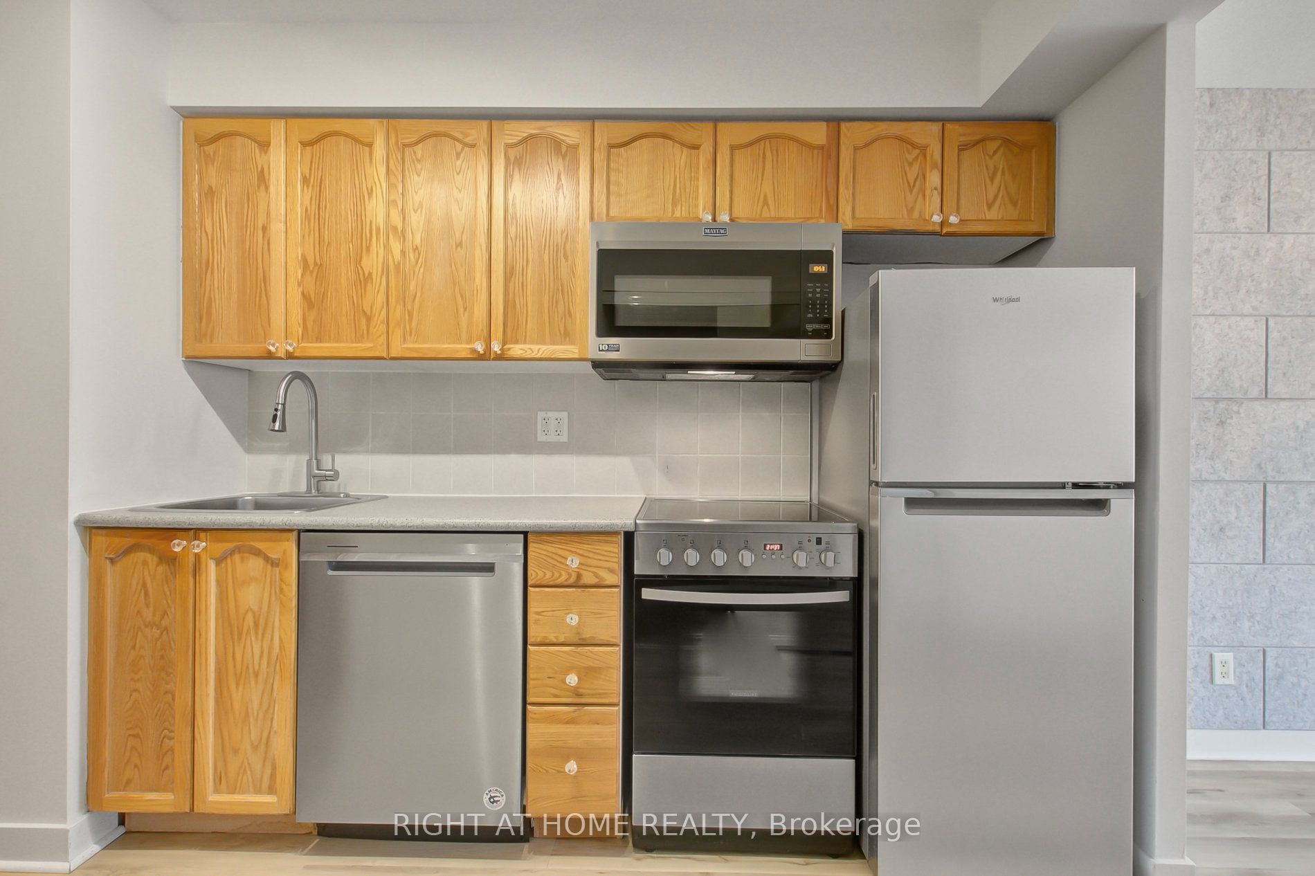50 Lynn Williams Street 803, Toronto, ON M6K 3R9 photo 3
