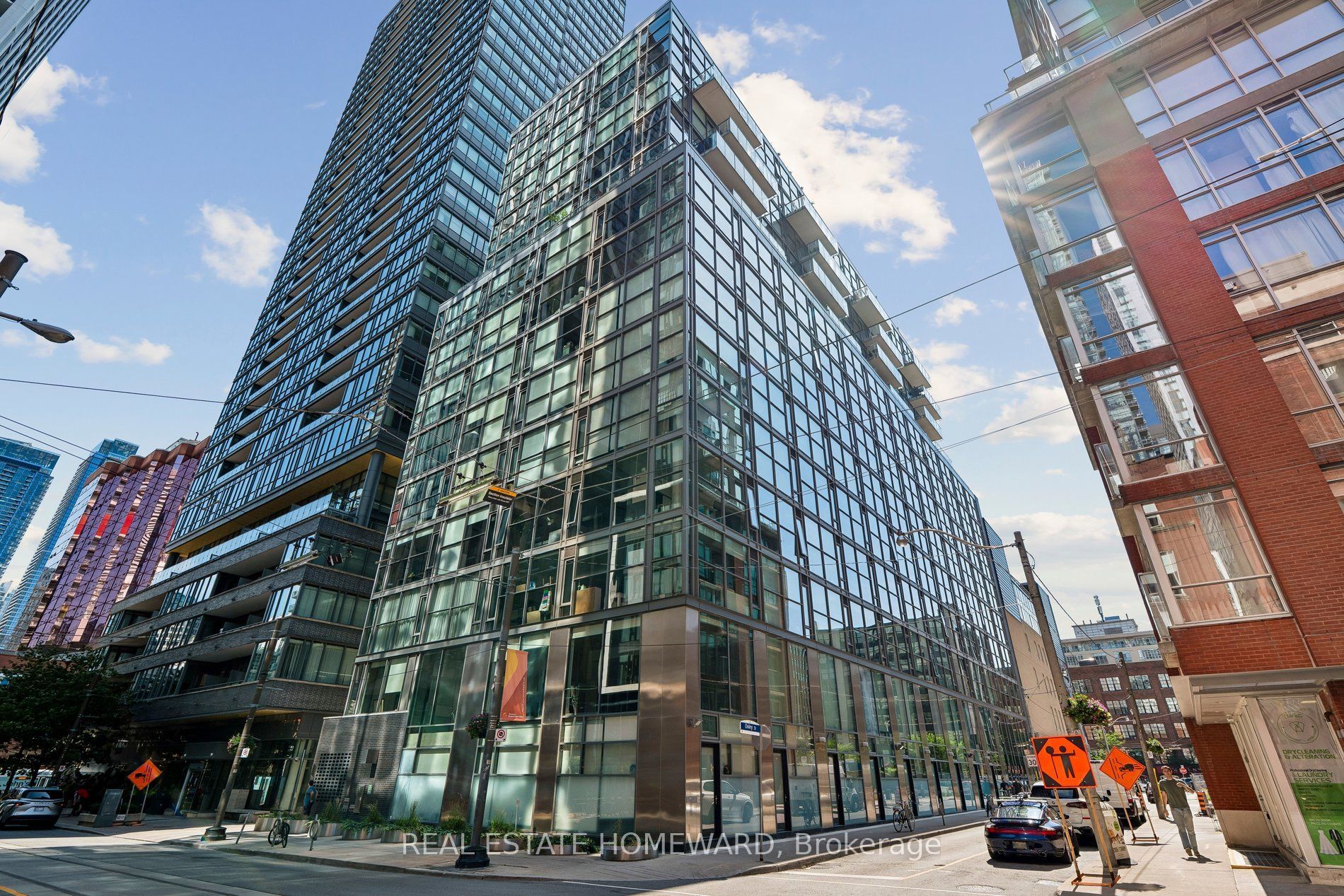 25 Oxley Street 807, Toronto, ON M5V 2J5 photo 2