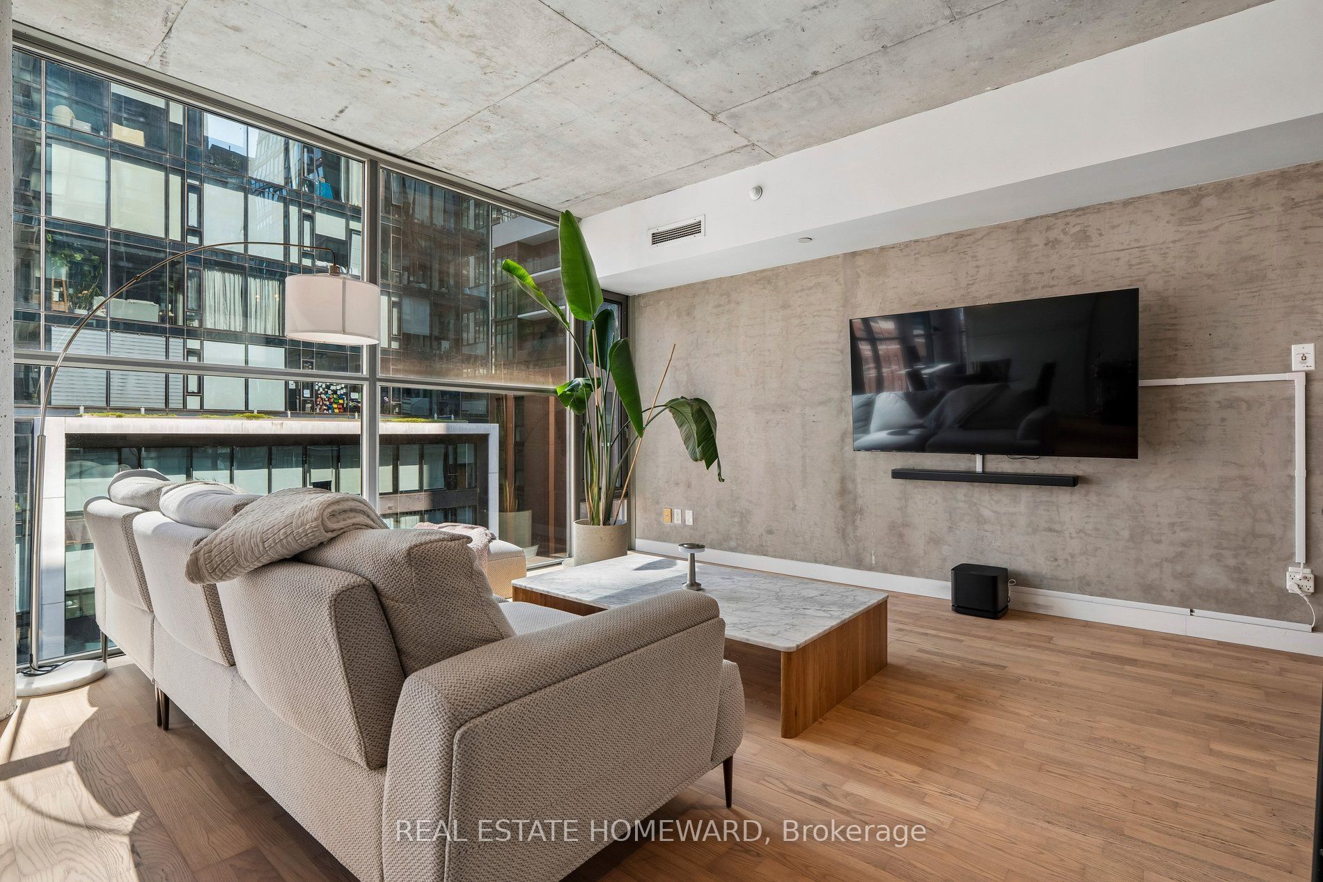 25 Oxley Street 807, Toronto, ON M5V 2J5 photo 4