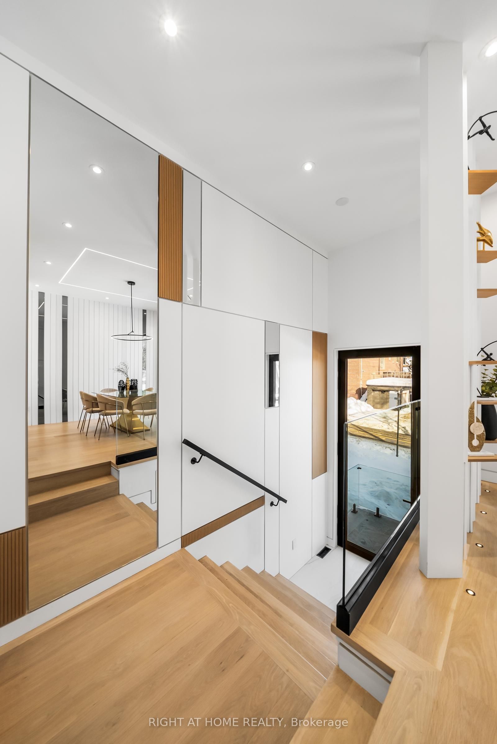74B Rathnelly Avenue, Toronto, ON M4V 2M6 photo 3