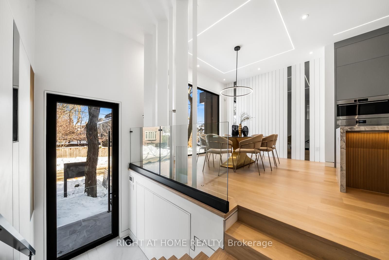 74B Rathnelly Avenue, Toronto, ON M4V 2M6 photo 4
