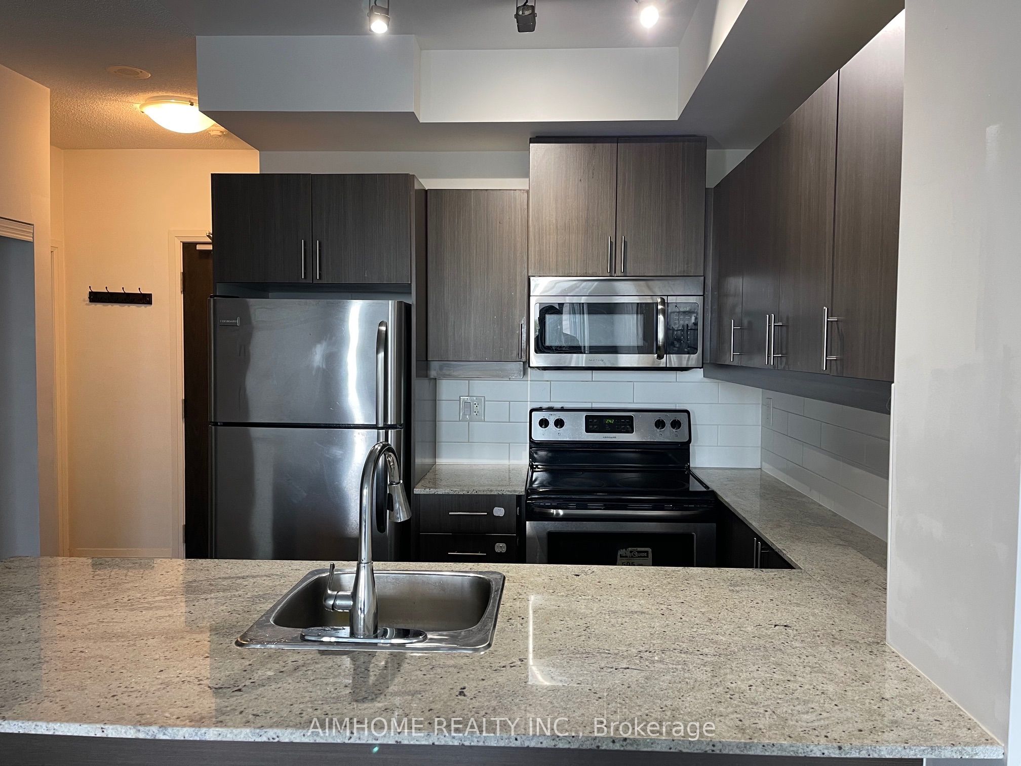 17 Kenaston Gardens 804, Toronto, ON M2K 1G7 photo 2