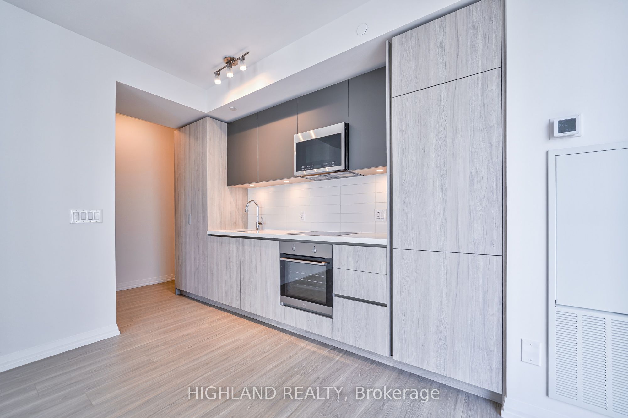 8 Widmer Street 3605, Toronto, ON M5V 0W6 photo 5