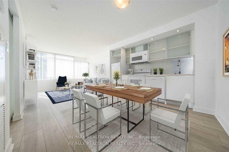 25 Telegram Mews 1508, Toronto, ON M5V 3Z1 photo 3