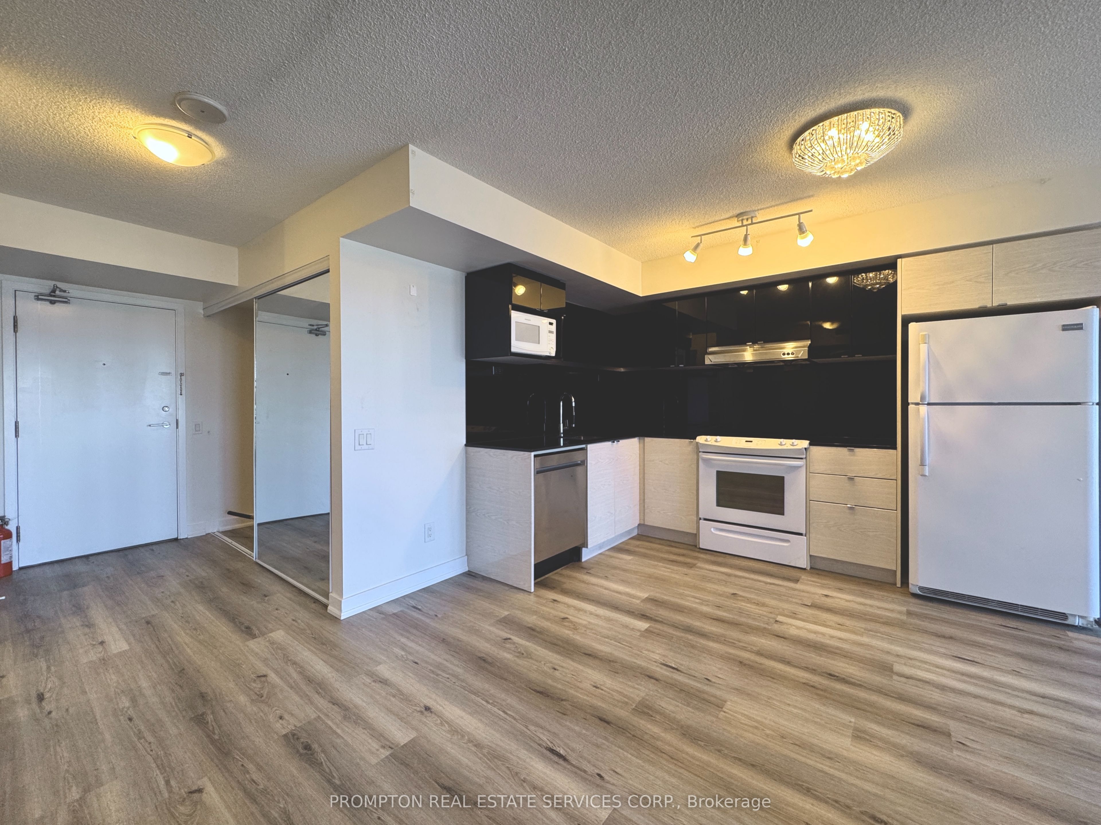 72 Esther Shiner Boulevard 612, Toronto, ON M2K 0C4 photo 3