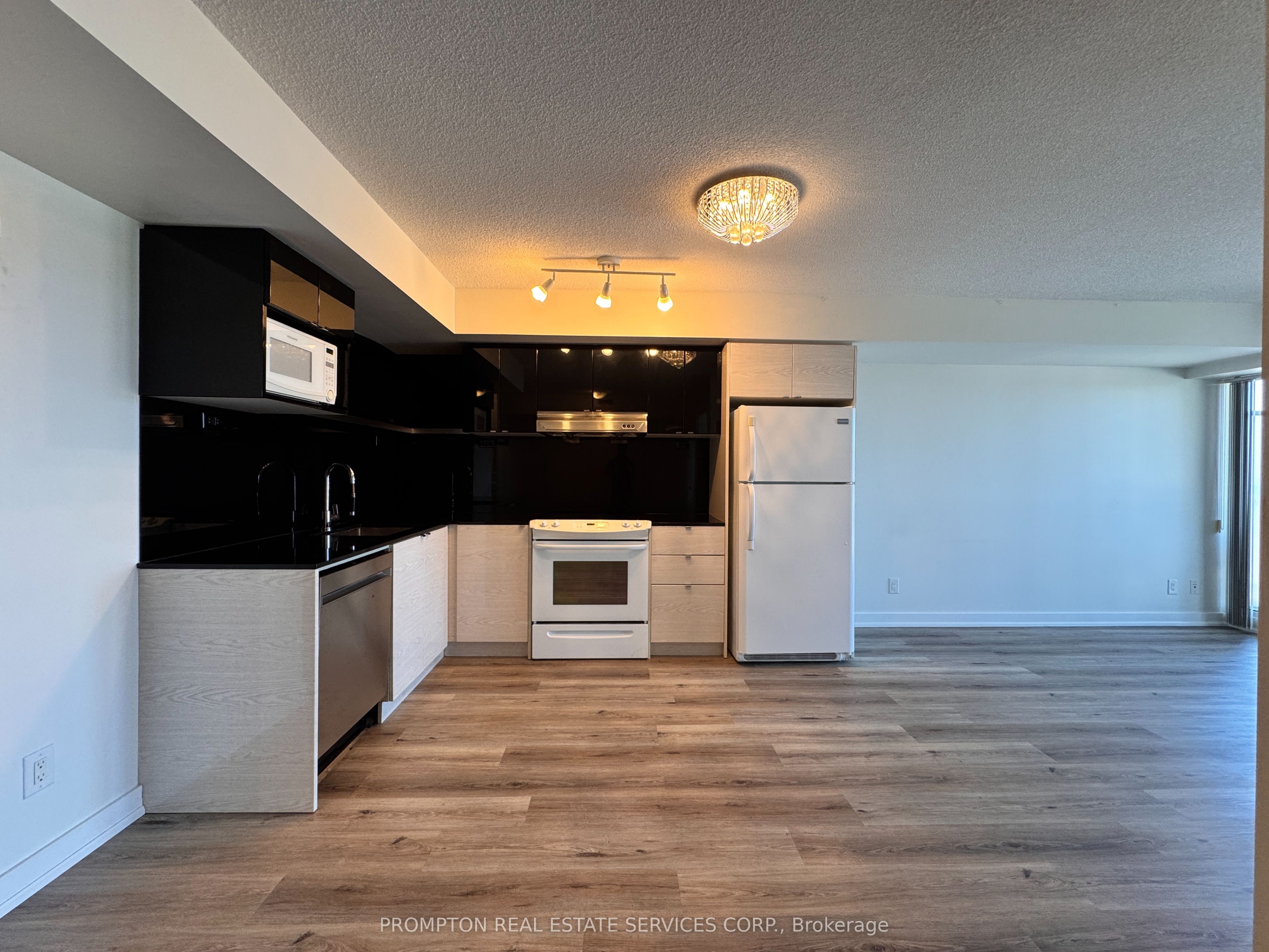 72 Esther Shiner Boulevard 612, Toronto, ON M2K 0C4 photo 4