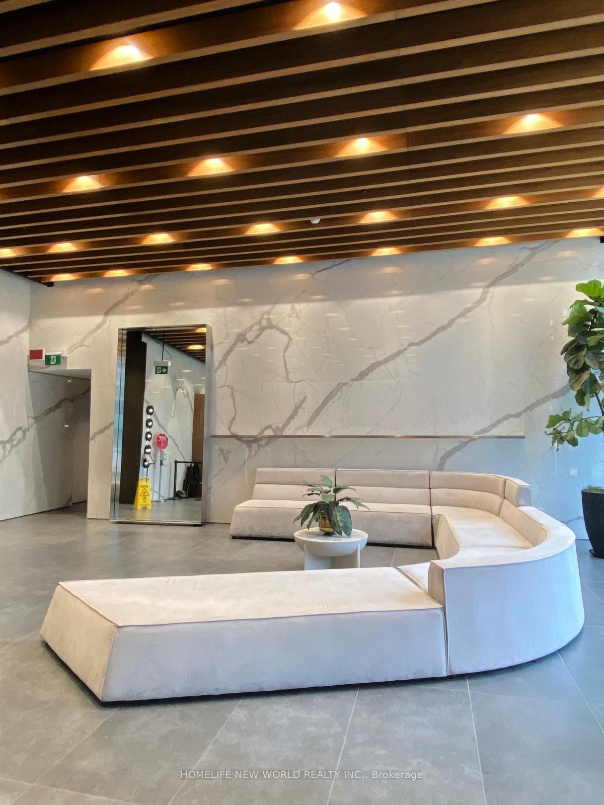 161 Roehampton Avenue 233, Toronto, ON M4P 0C8 photo 3