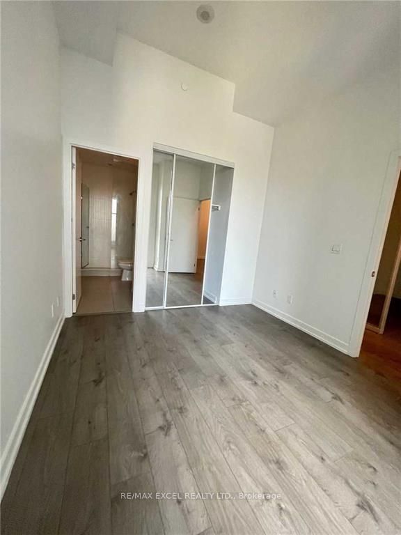 297 College Street 1001, Toronto, ON M5T 1S2 photo 5